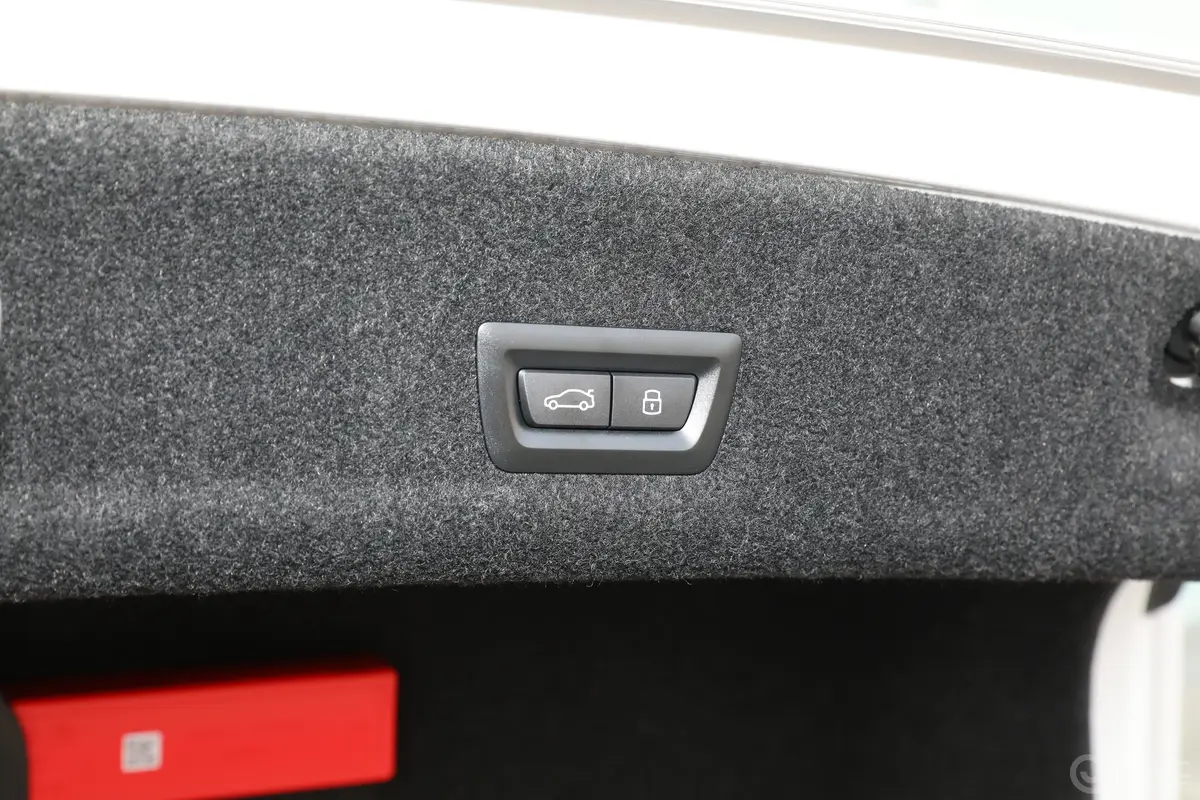 宝马3系325Li M运动套装电动尾门按键（手动扶手）