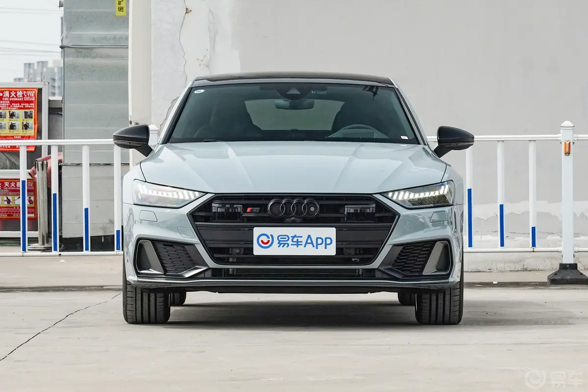 奥迪S72.9T Sportback 竞技限量版正前水平