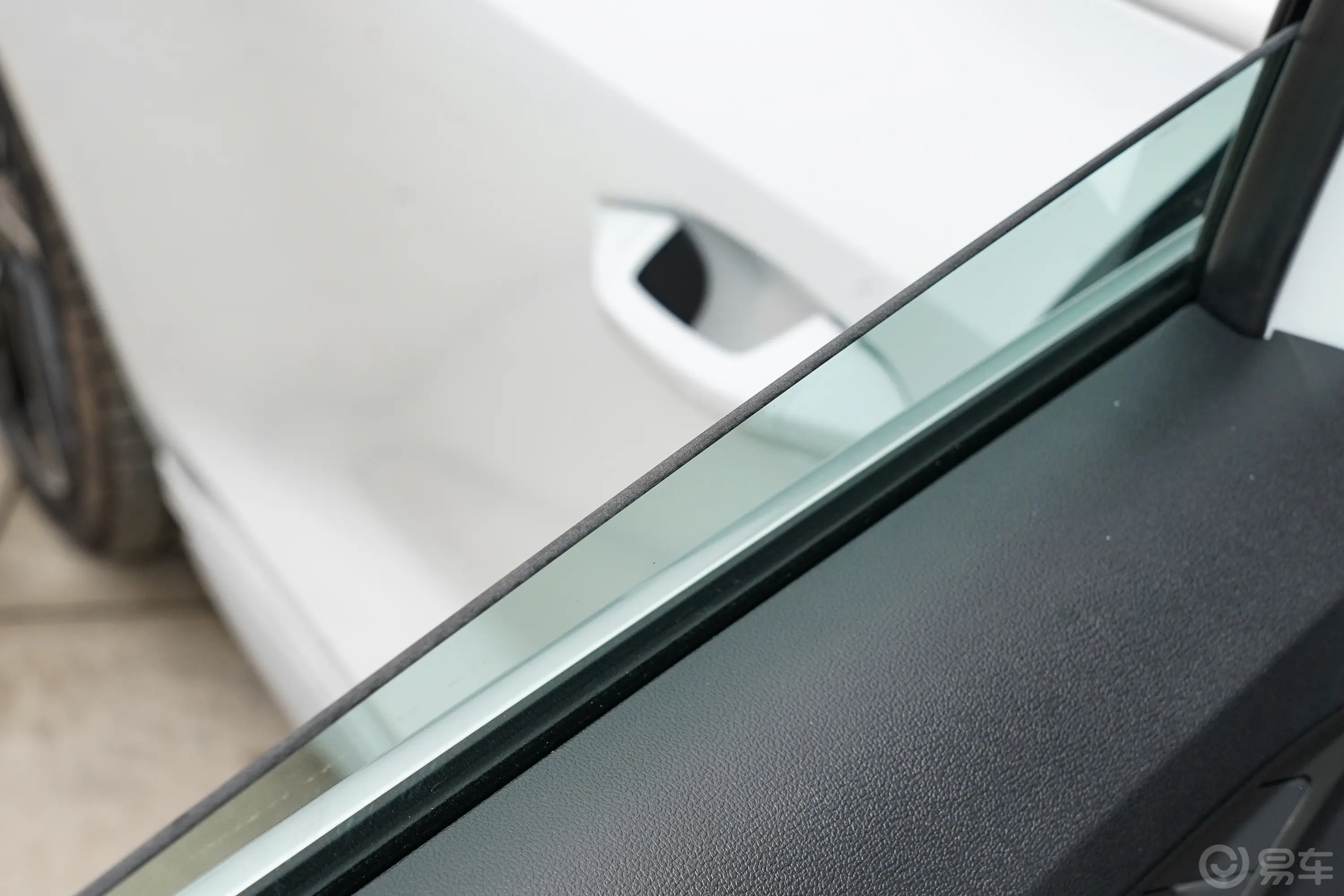 奥迪A3Sportback 35 TFSI 时尚运动型后排玻璃材质特写