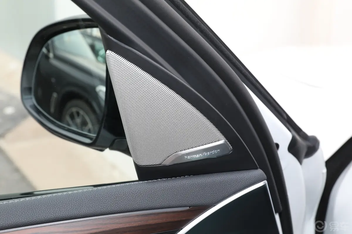 宝马X3改款 xDrive30i 领先型 M曜夜套装音响和品牌