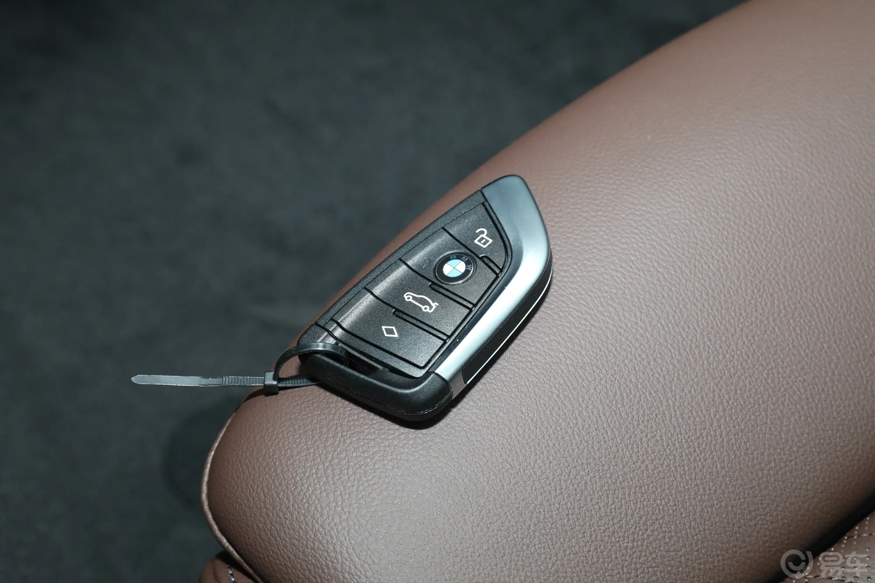 宝马X3改款 xDrive30i 领先型 M曜夜套装钥匙正面