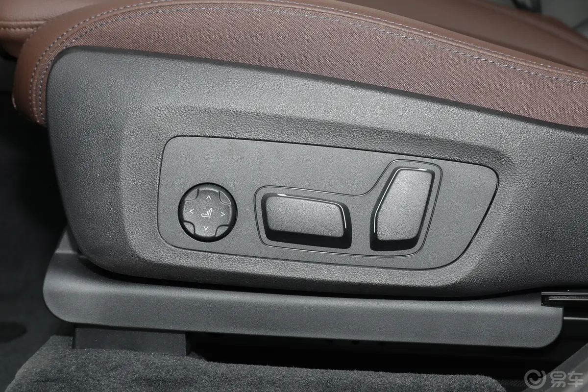 宝马X3改款 xDrive30i 领先型 M曜夜套装主驾座椅调节