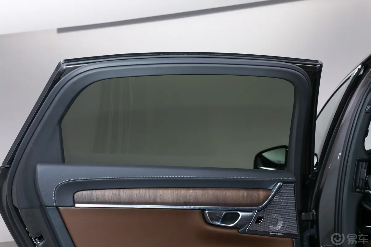 沃尔沃S90B5 智雅豪华版后排侧窗遮阳帘