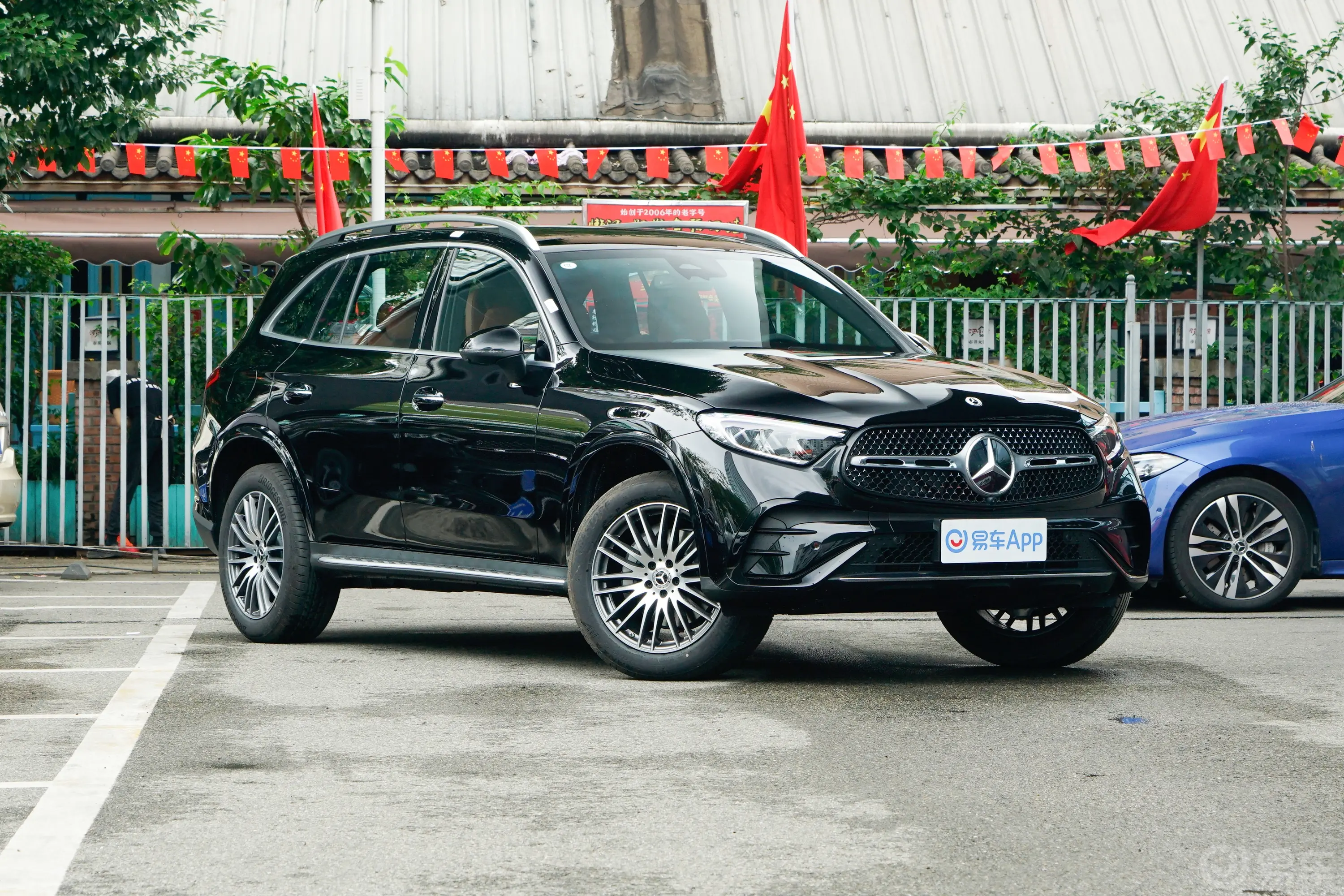 奔驰GLC改款 GLC 300 L 4MATIC 动感型 7座侧前45度车头向右水平