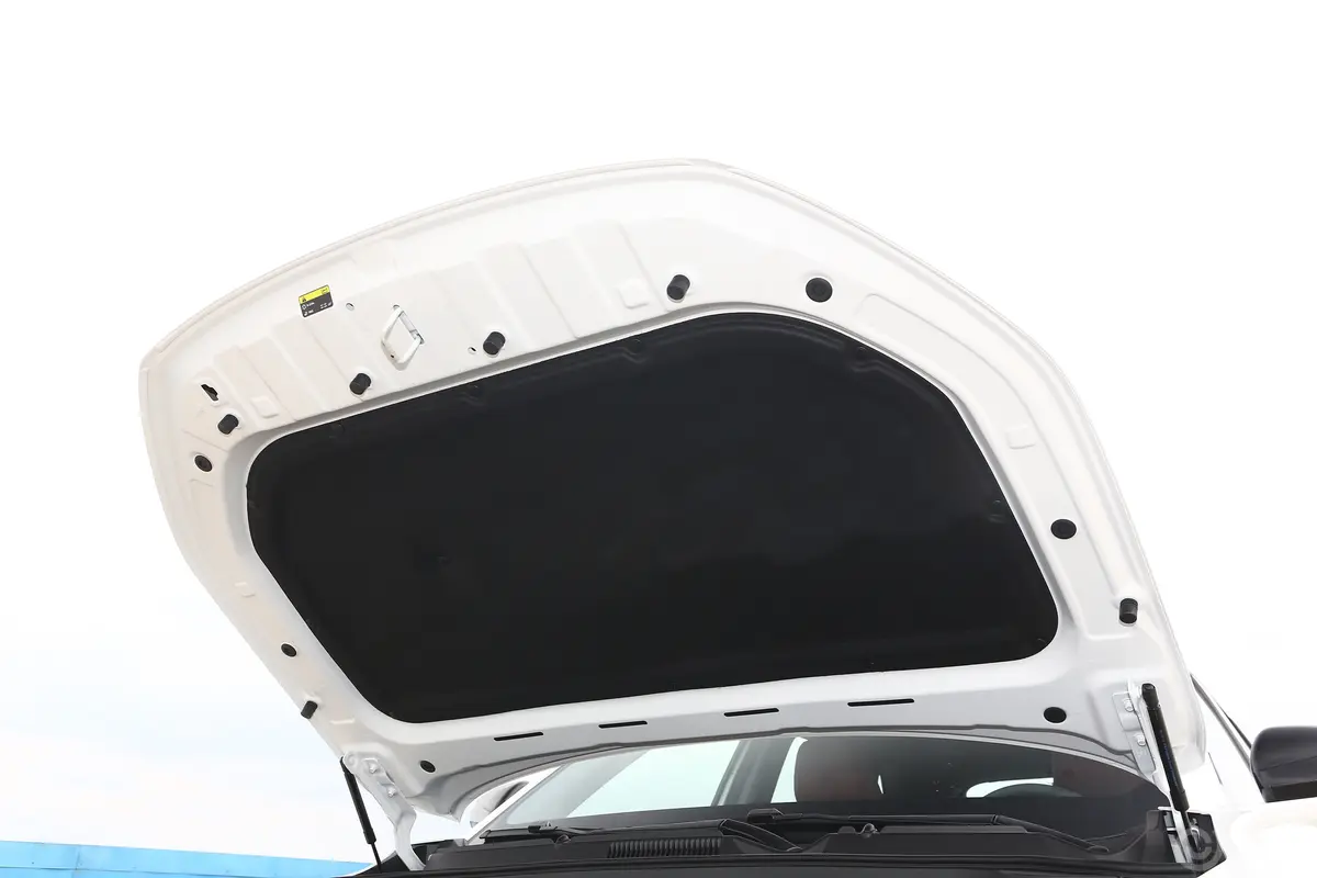 长安欧尚Z61.5T 双离合智酷型发动机舱盖内侧