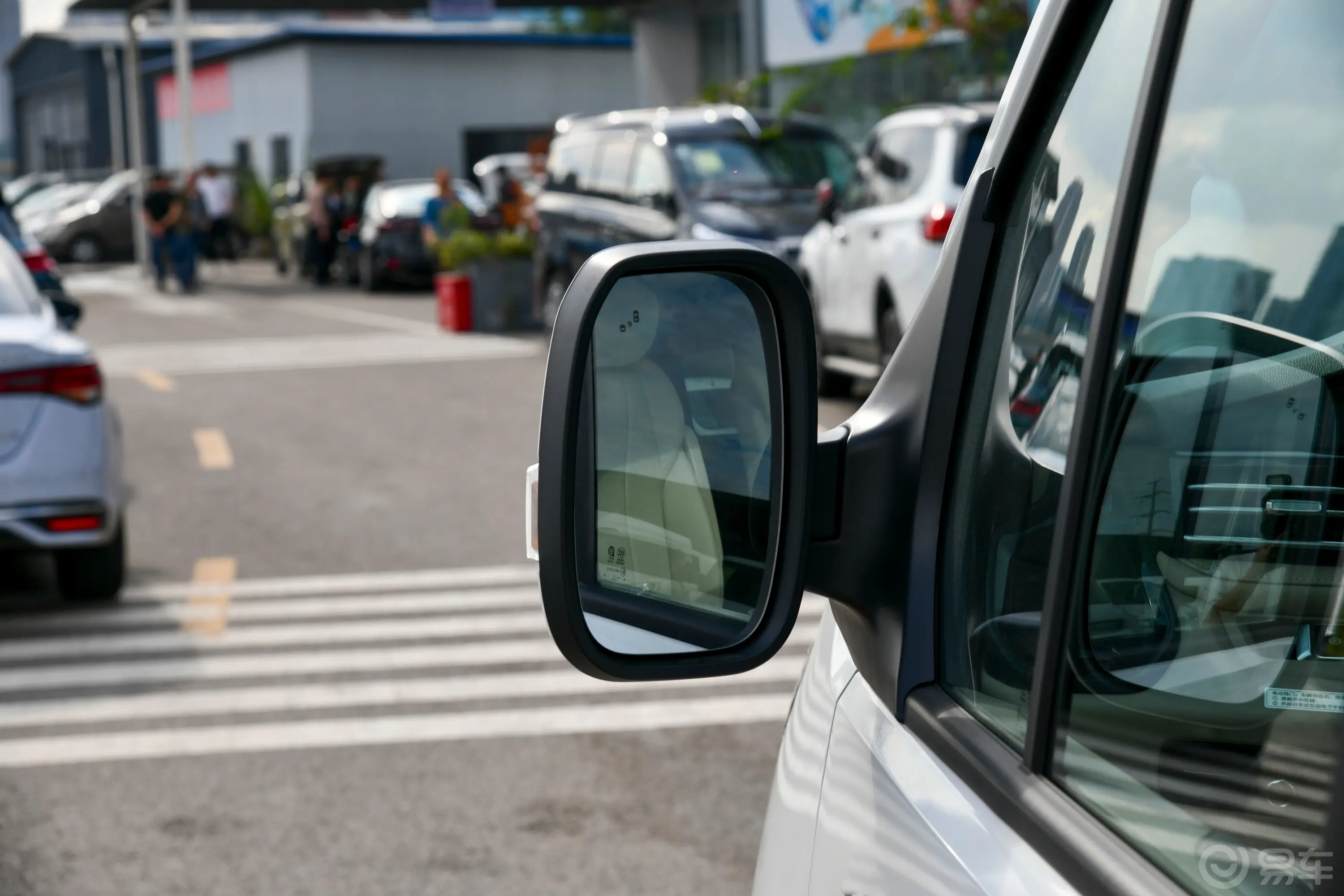 新途EV70420km 长轴中顶客车 9座后视镜镜面