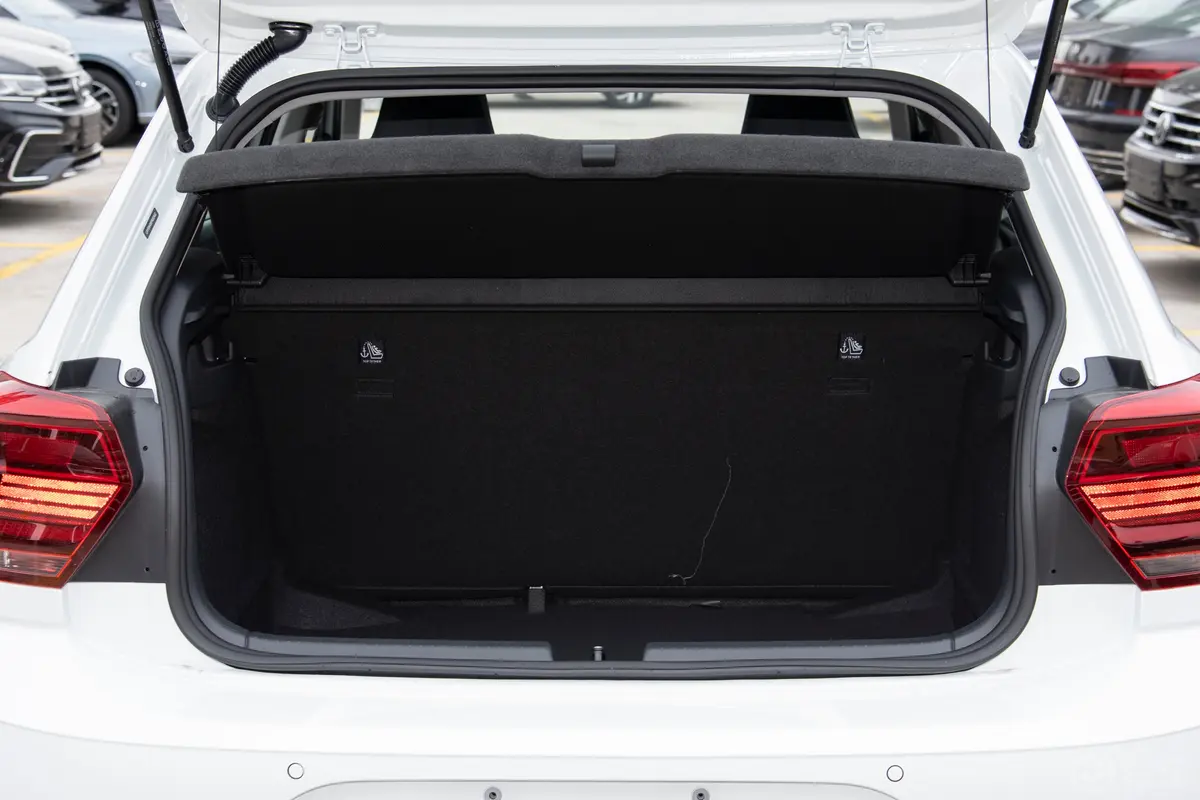 PoloPlus 1.5L 自动炫彩科技版后备厢空间特写