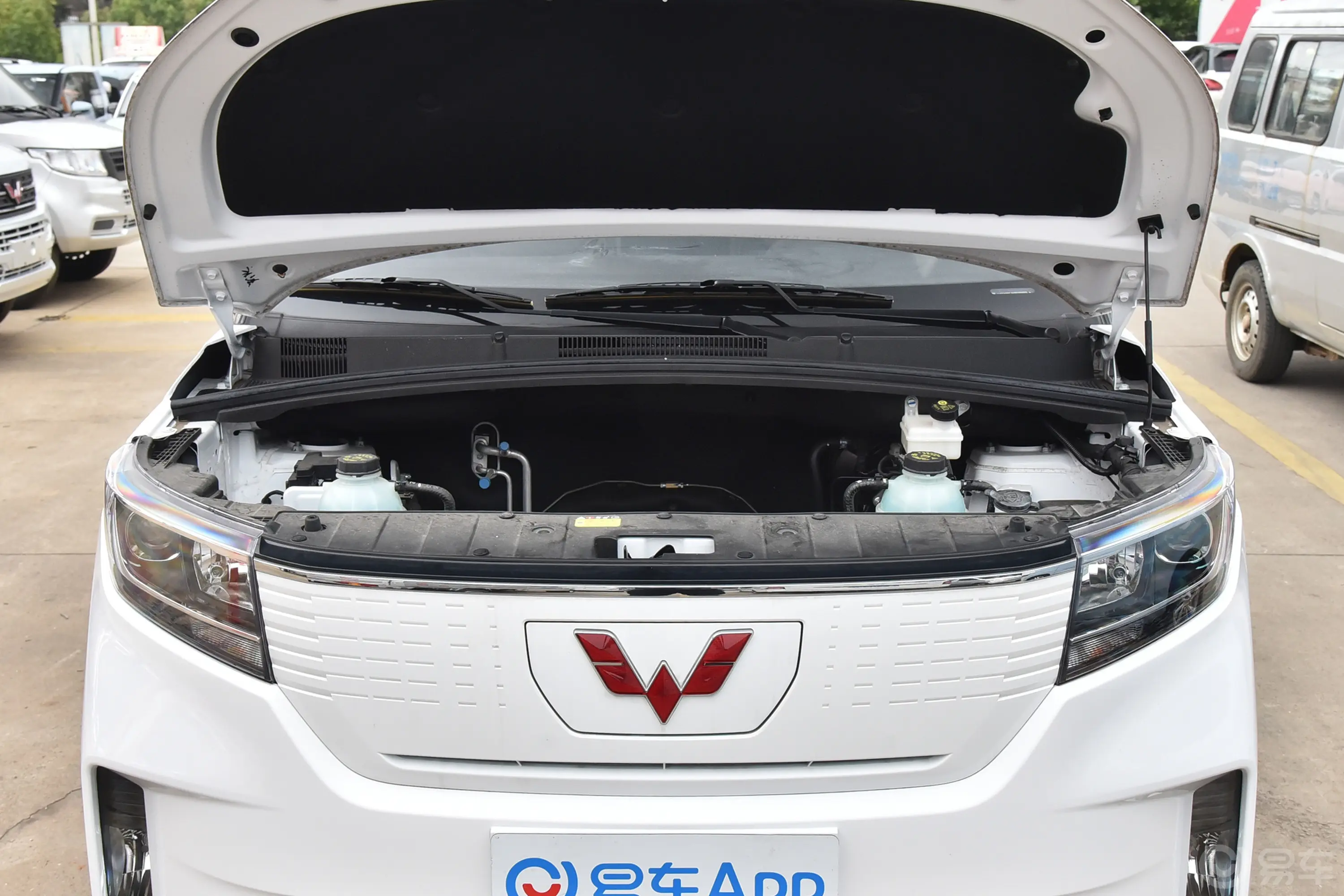 五菱征程EV360km 营运客车(普通级) 8座发动机舱整体