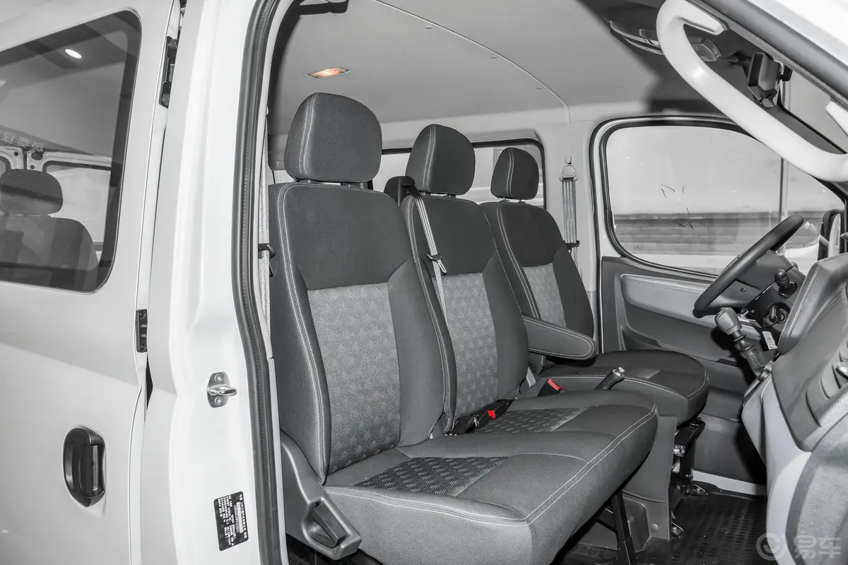 新途V80商旅PRO 2.0T 手动长轴中顶非营运 9座(四排)副驾座椅调节