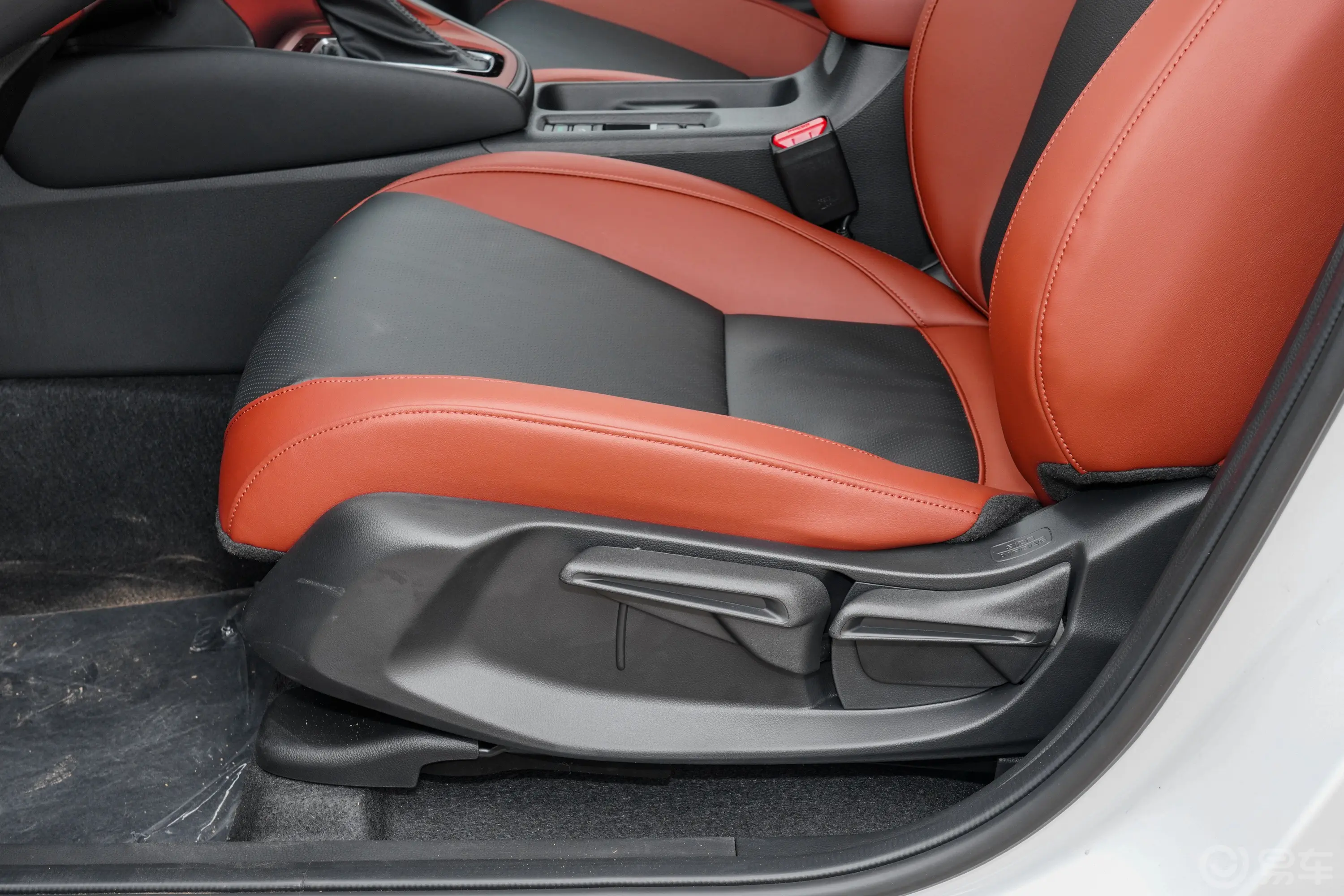 本田XR-V1.5L 热爱版主驾座椅调节
