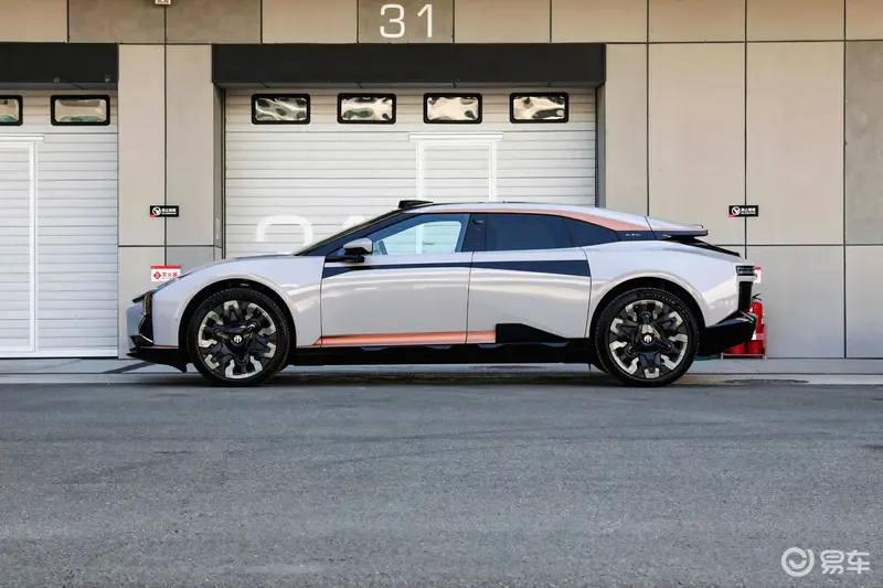 解读华人运通高合HiPhi Z 真的太帅了_易车