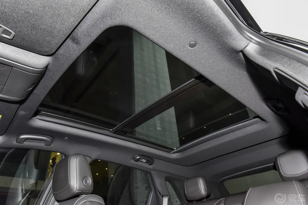 凯迪拉克XT5轻混 2.0T 四驱尊贵型至臻版天窗内拍关闭