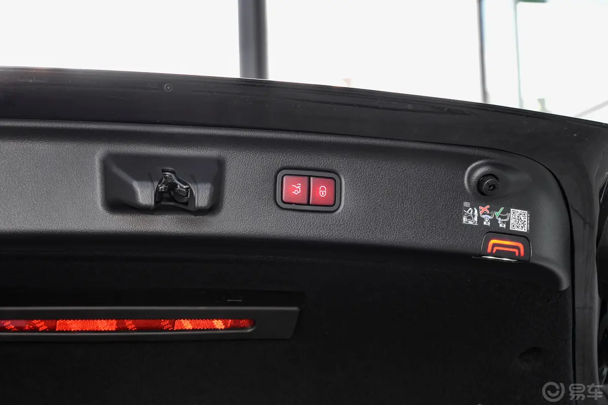 奔驰S级 插电混动改款 S 450 e L电动尾门按键（手动扶手）