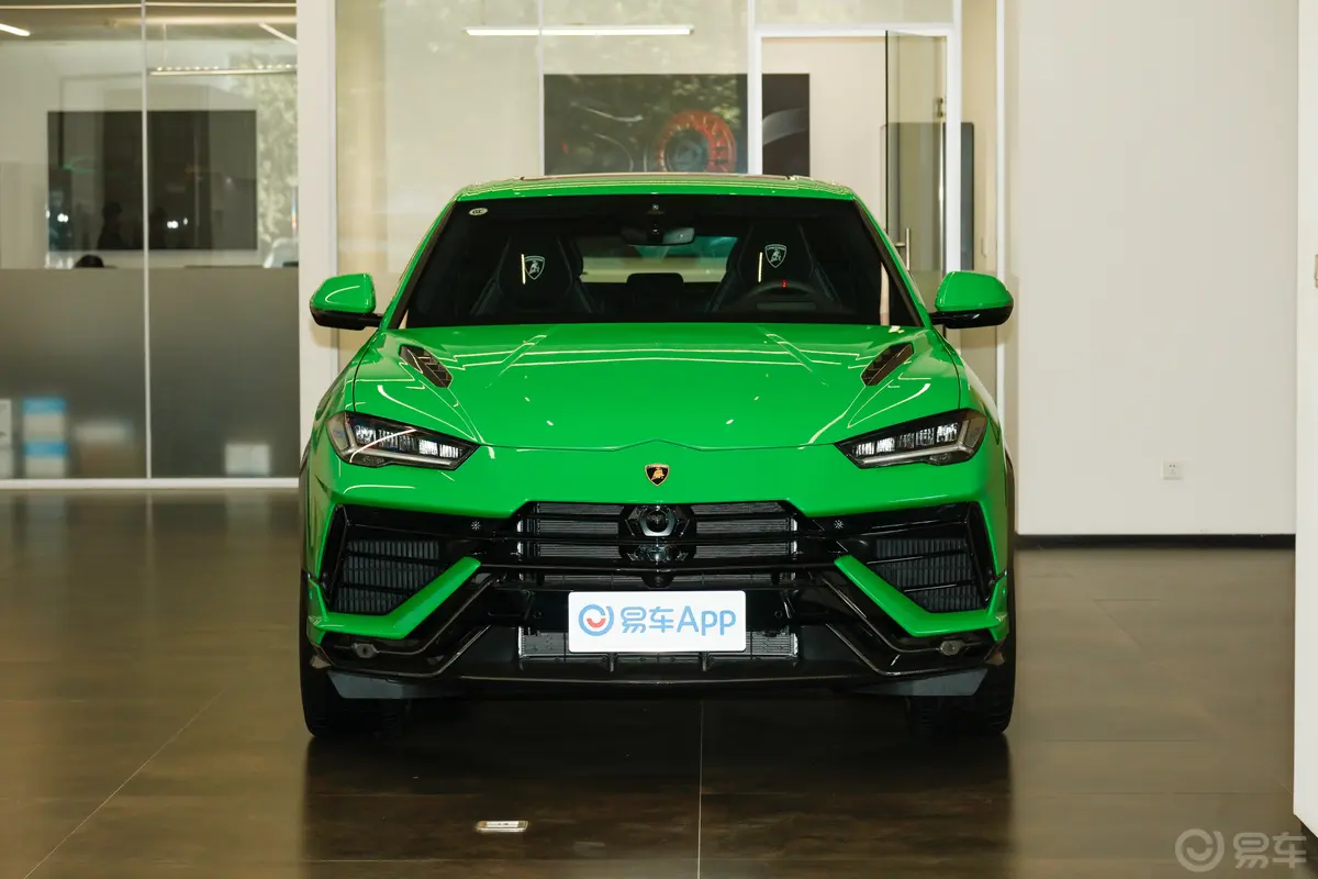 Urus4.0T V8 S正前水平