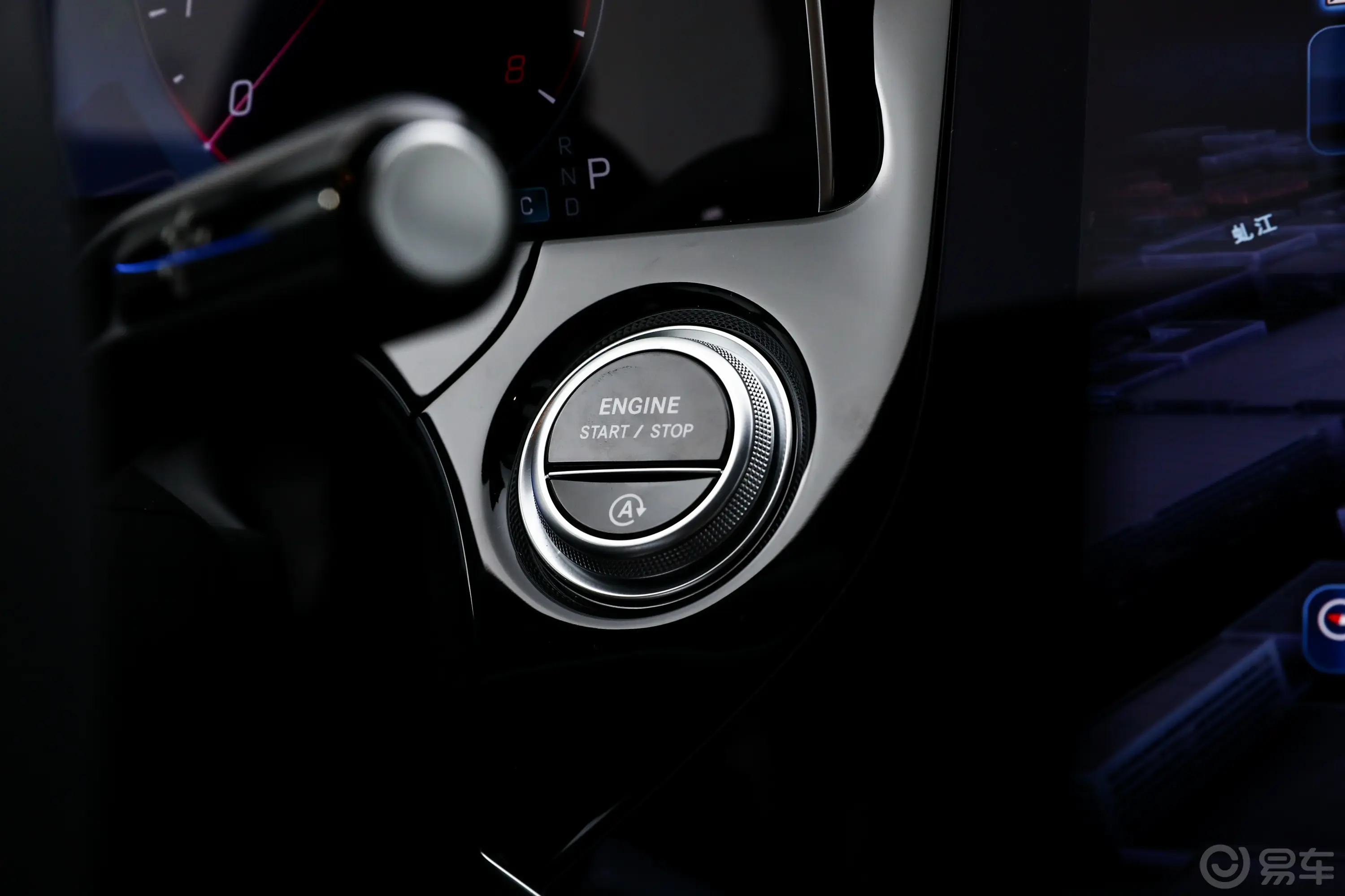 奔驰E级E 300 L 运动豪华型钥匙孔或一键启动按键