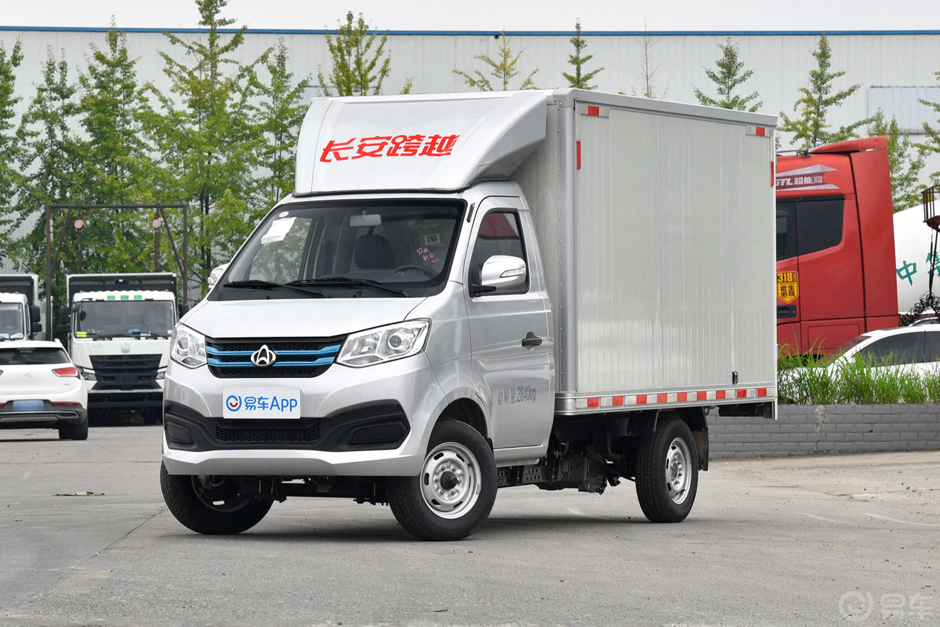 跨越王X1 EV230km 厢式车3.05米侧前45度车头向左水平