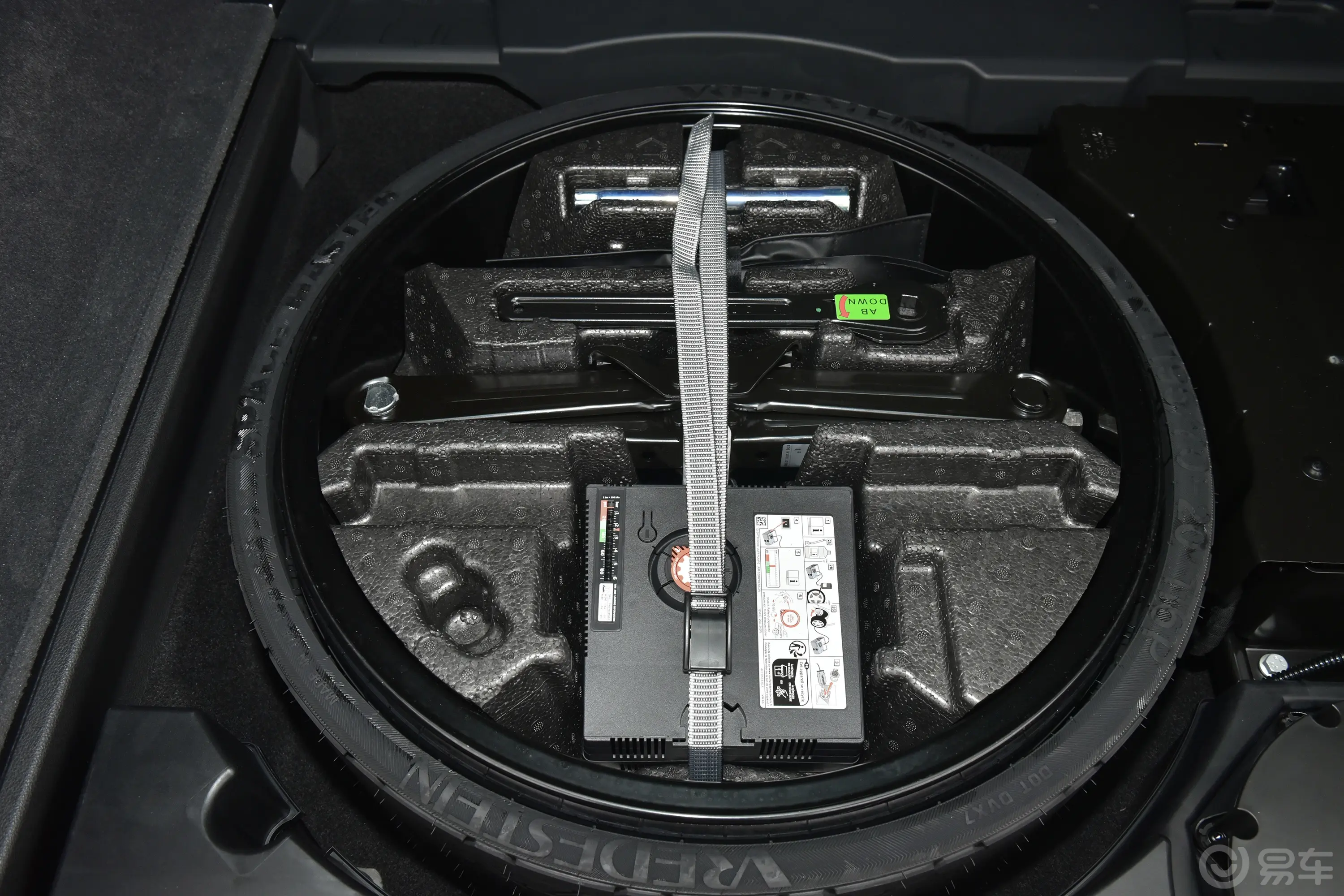 奥迪Q855 TFSI quattro 尊享动感型随车工具