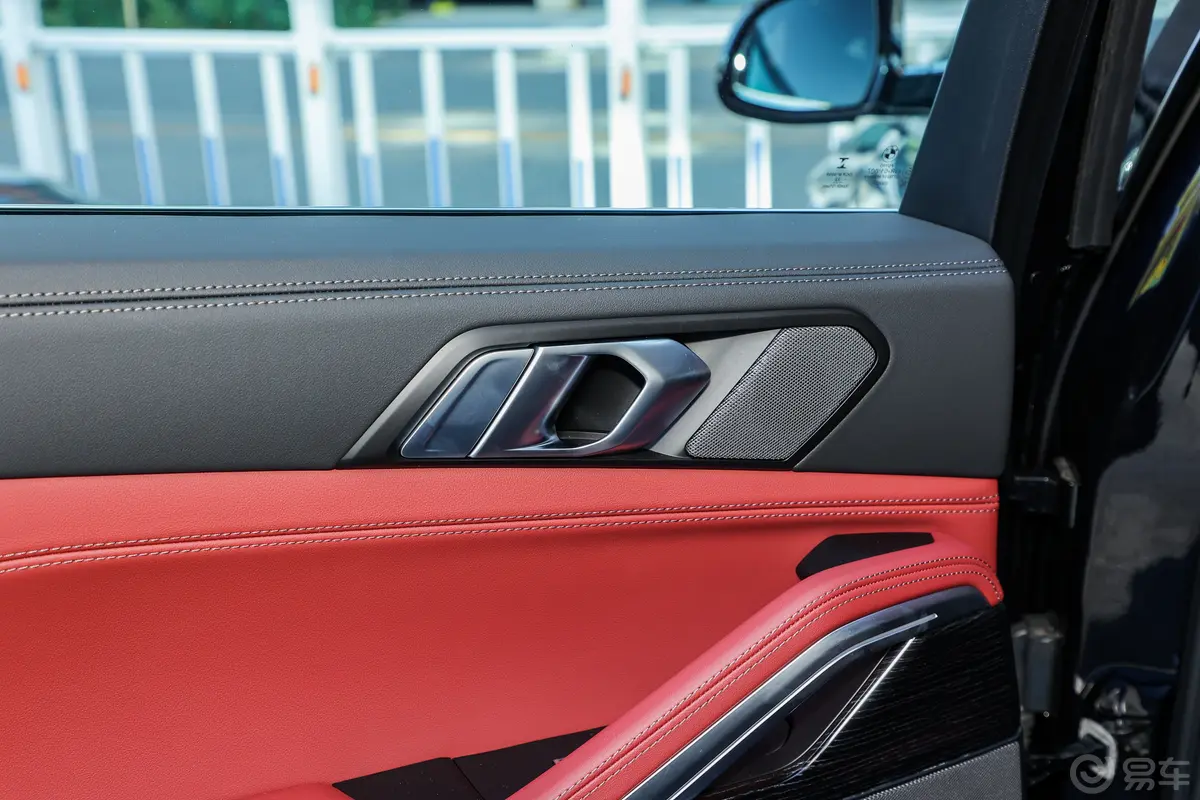 宝马X6改款 xDrive40i M运动套装后排功能