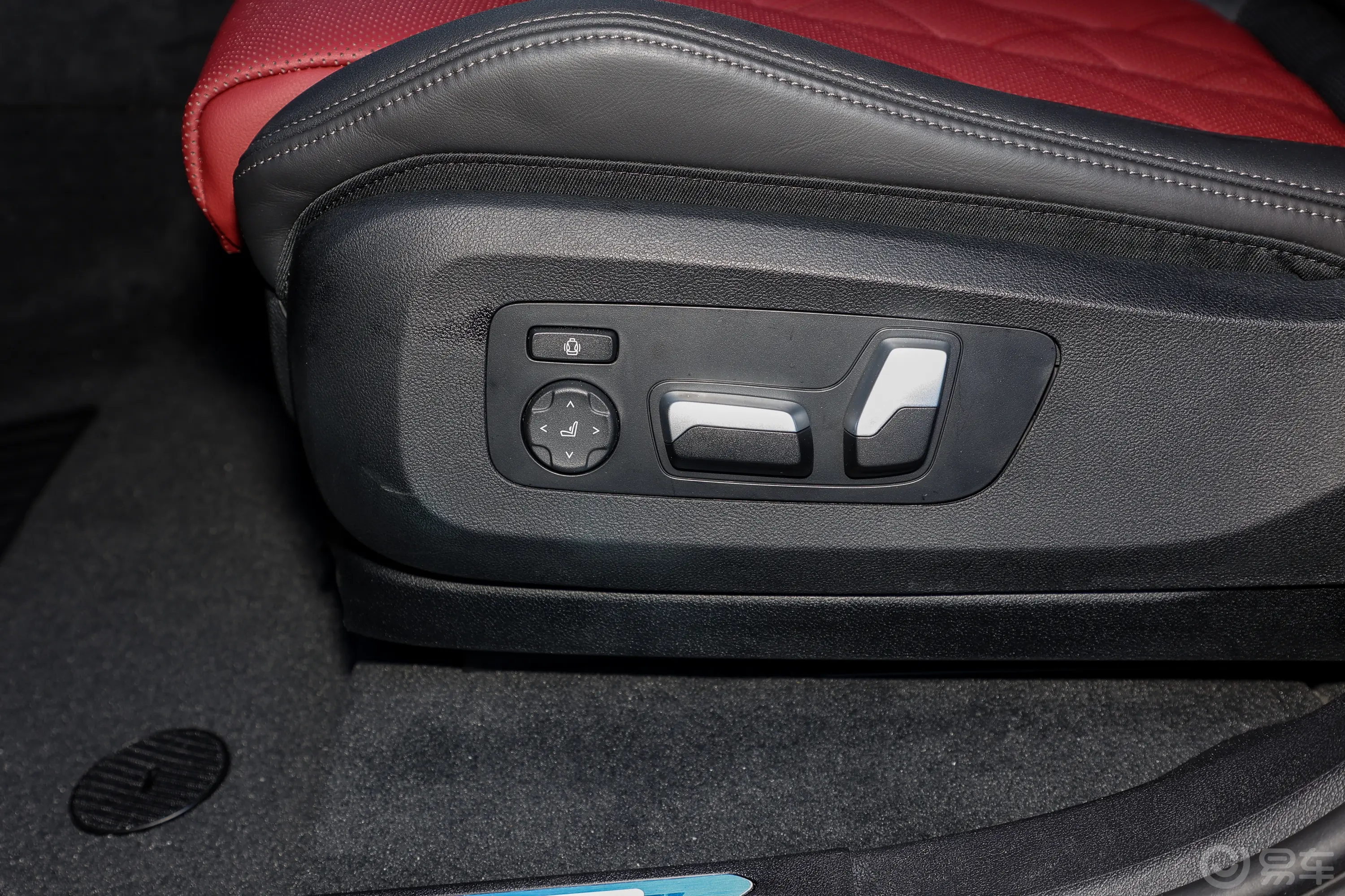 宝马X6改款 xDrive40i M运动套装主驾座椅调节