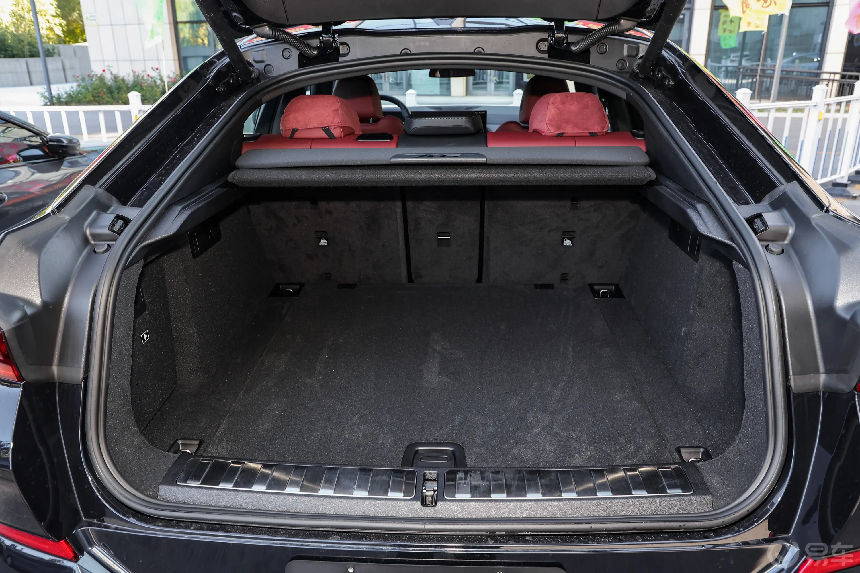 宝马X6改款 xDrive40i M运动套装后备厢空间特写