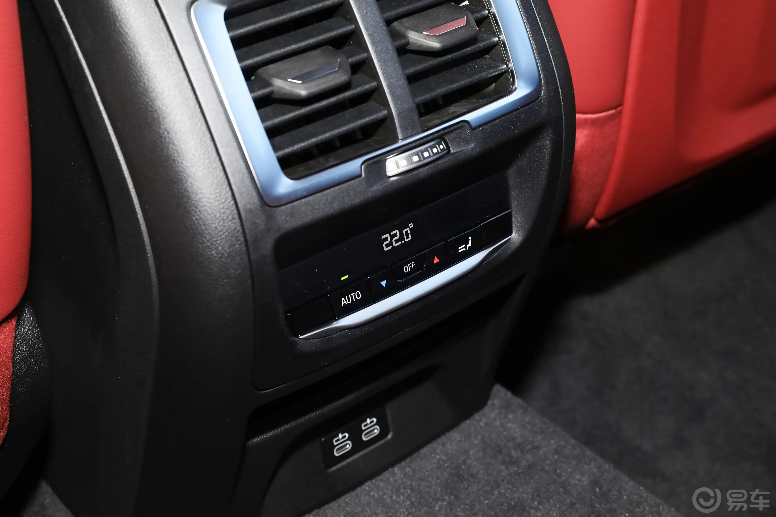 宝马iX3改款 550km 领先型后排空调控制键
