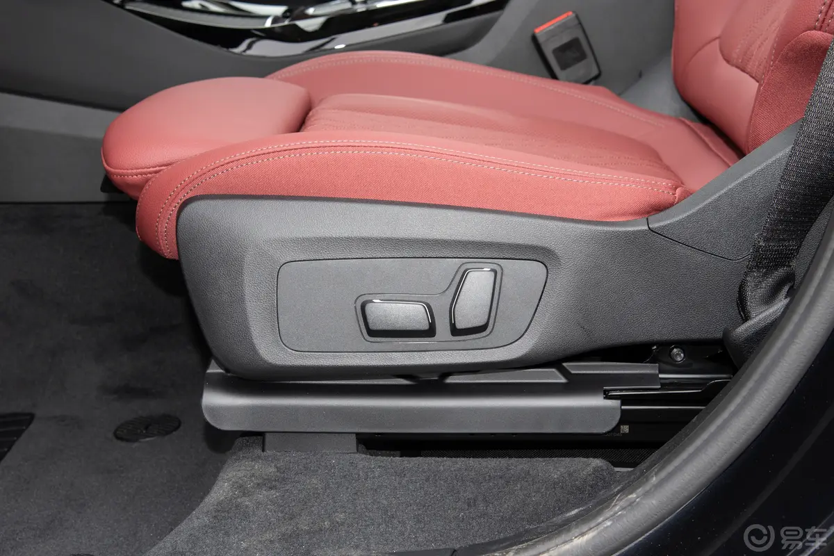 宝马X3xDrive25i M运动套装主驾座椅调节