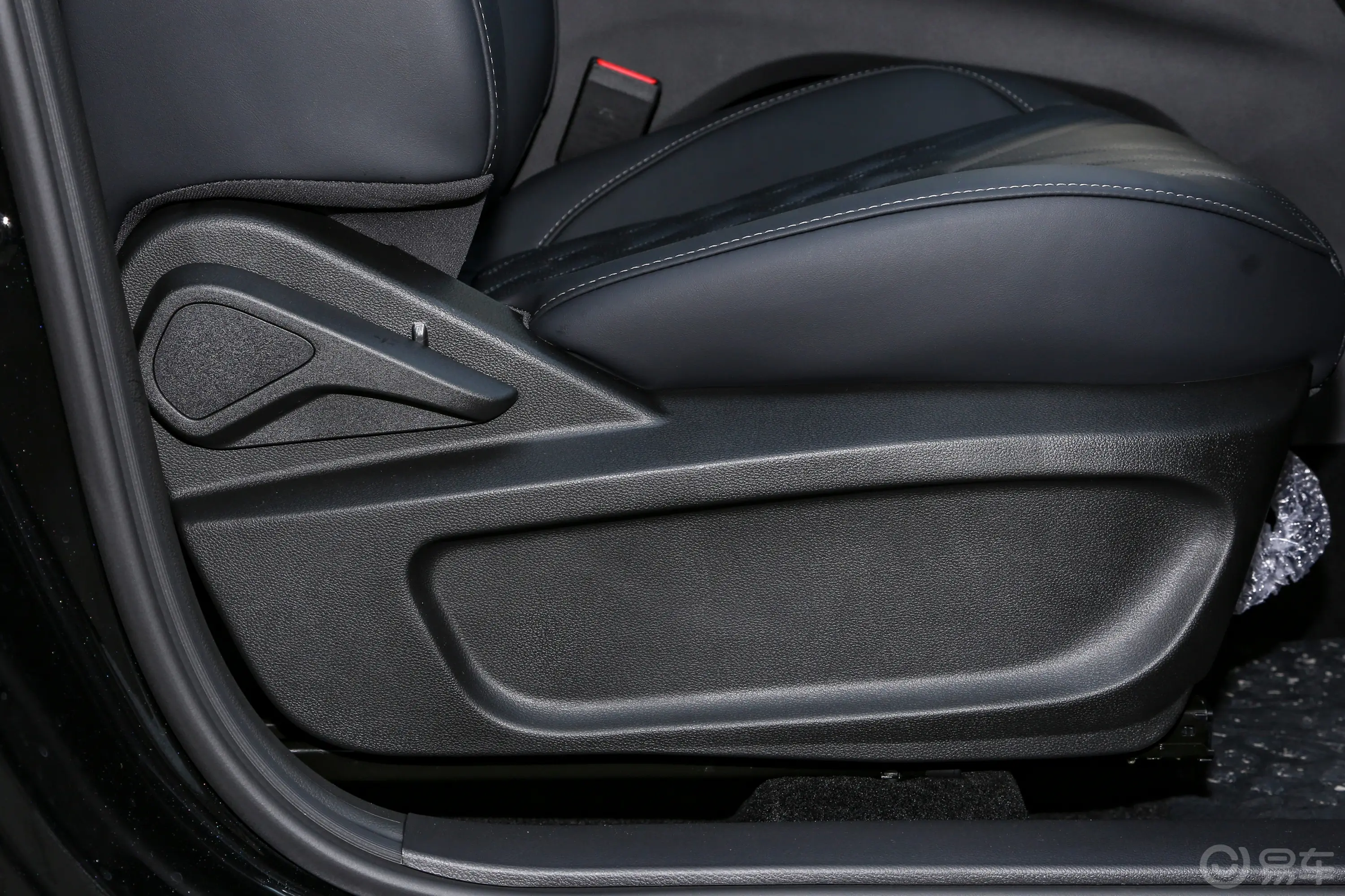 瑞虎7 PLUS冠军版 1.5T CVT非凡版副驾座椅调节
