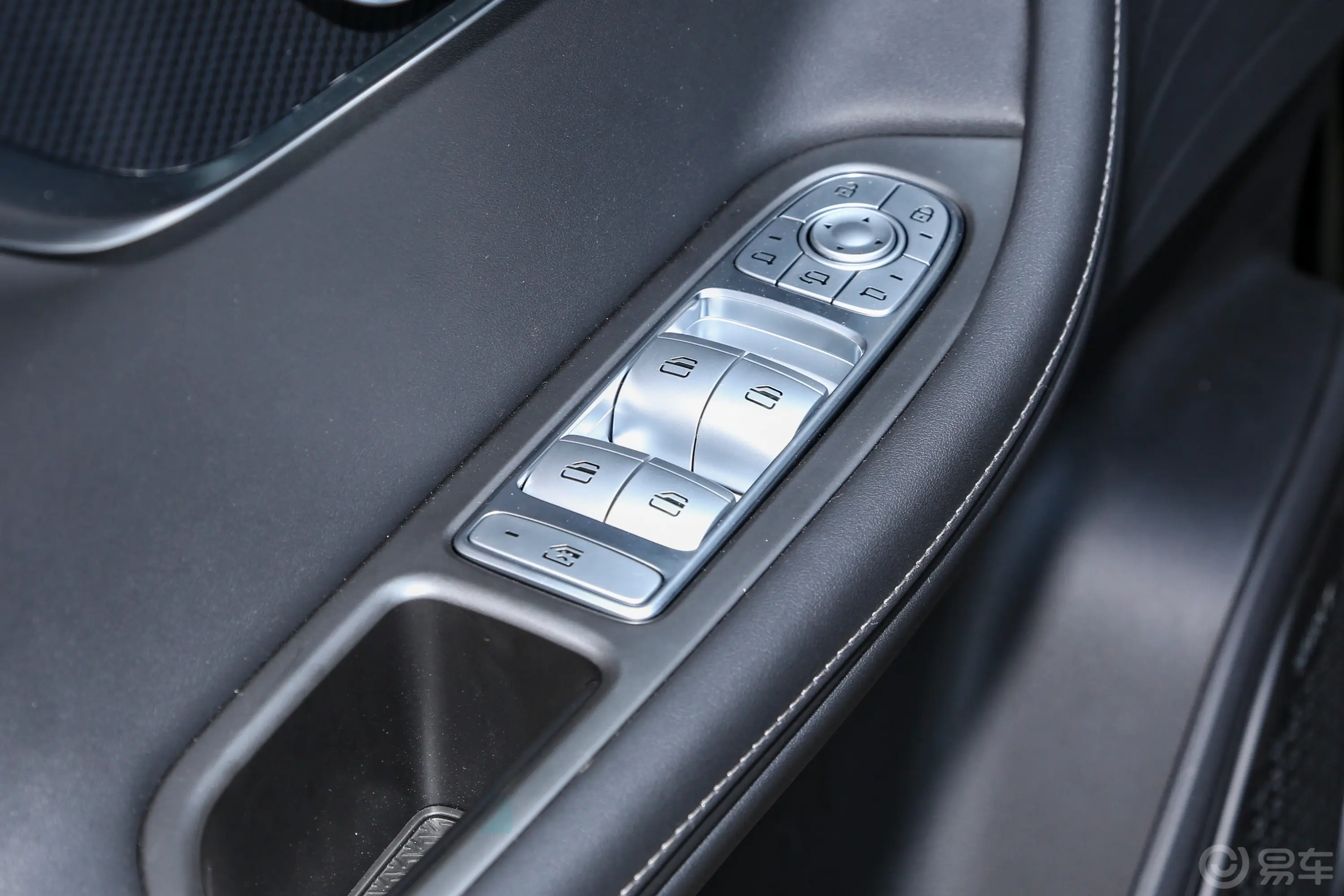 瑞虎7 PLUS冠军版 1.5T CVT非凡版车窗调节整体
