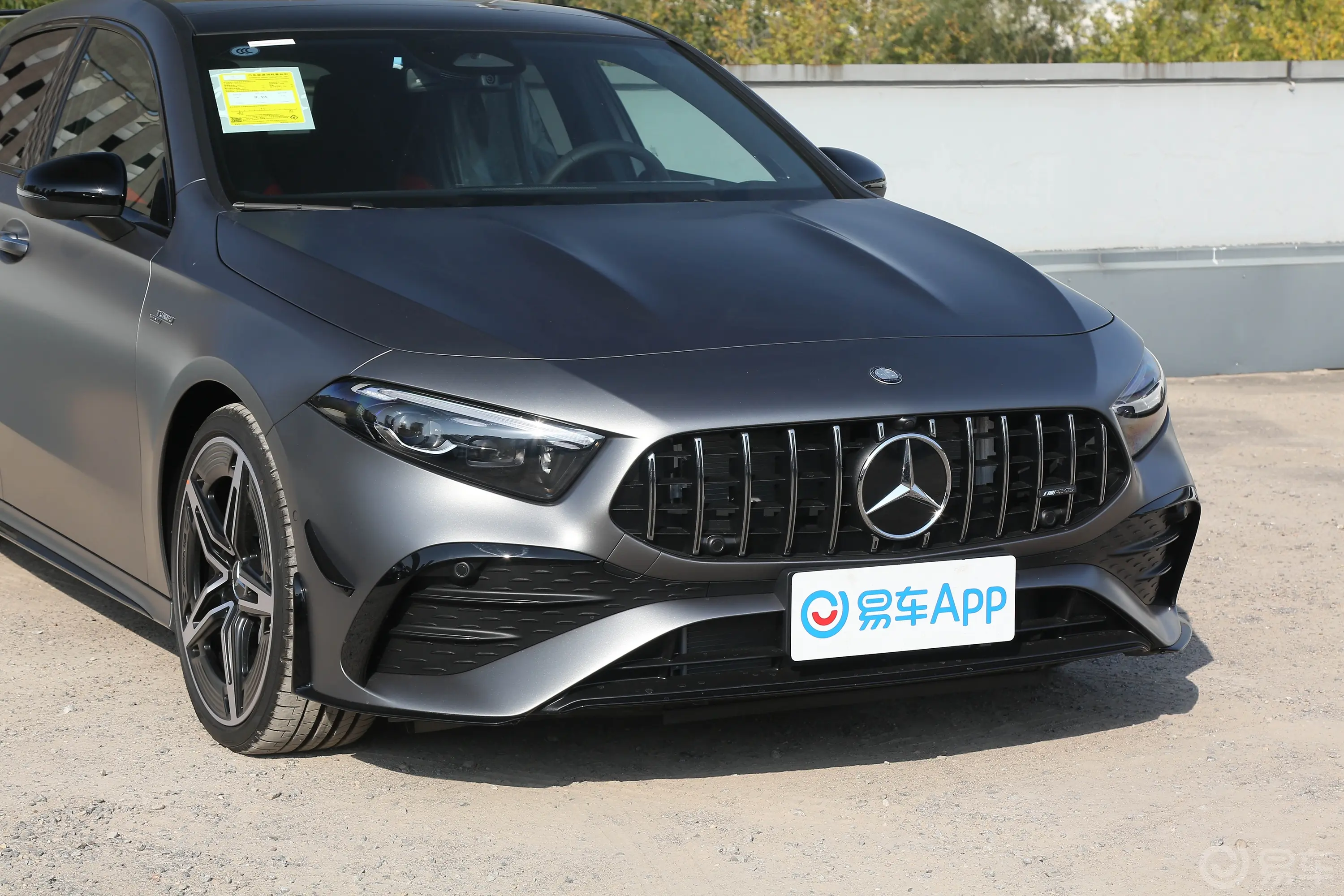 奔驰A级 AMG(进口)AMG A 35 4MATIC前格栅侧俯拍