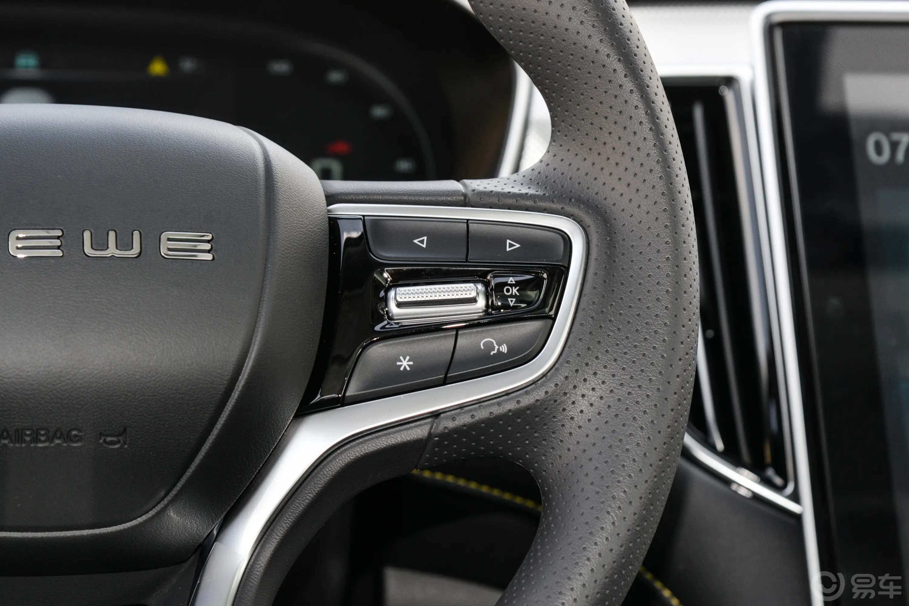 荣威i6 MAX EV420km 420天幕特别版右侧方向盘功能按键