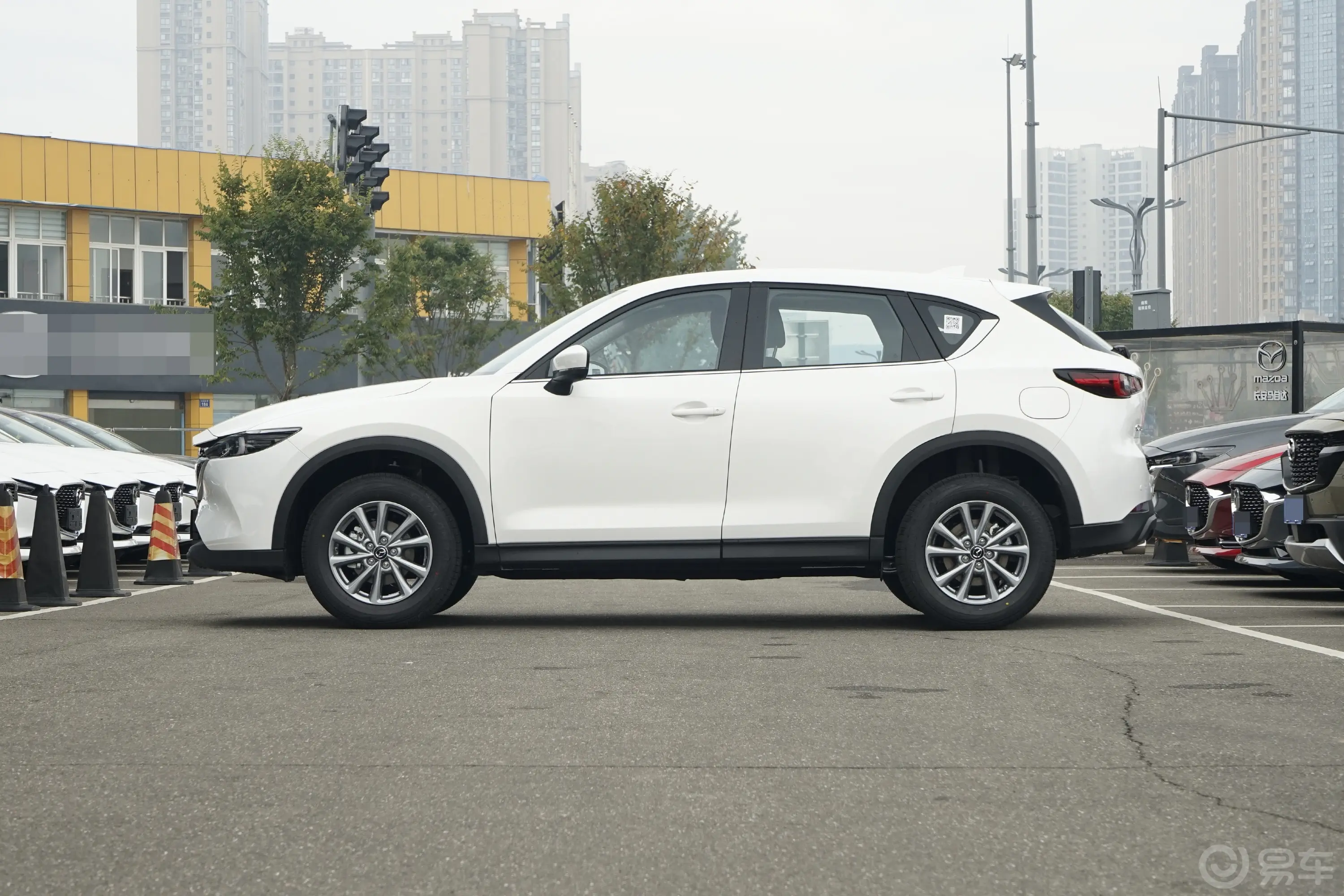 马自达CX-52.0L 两驱舒适型正侧车头向左水平