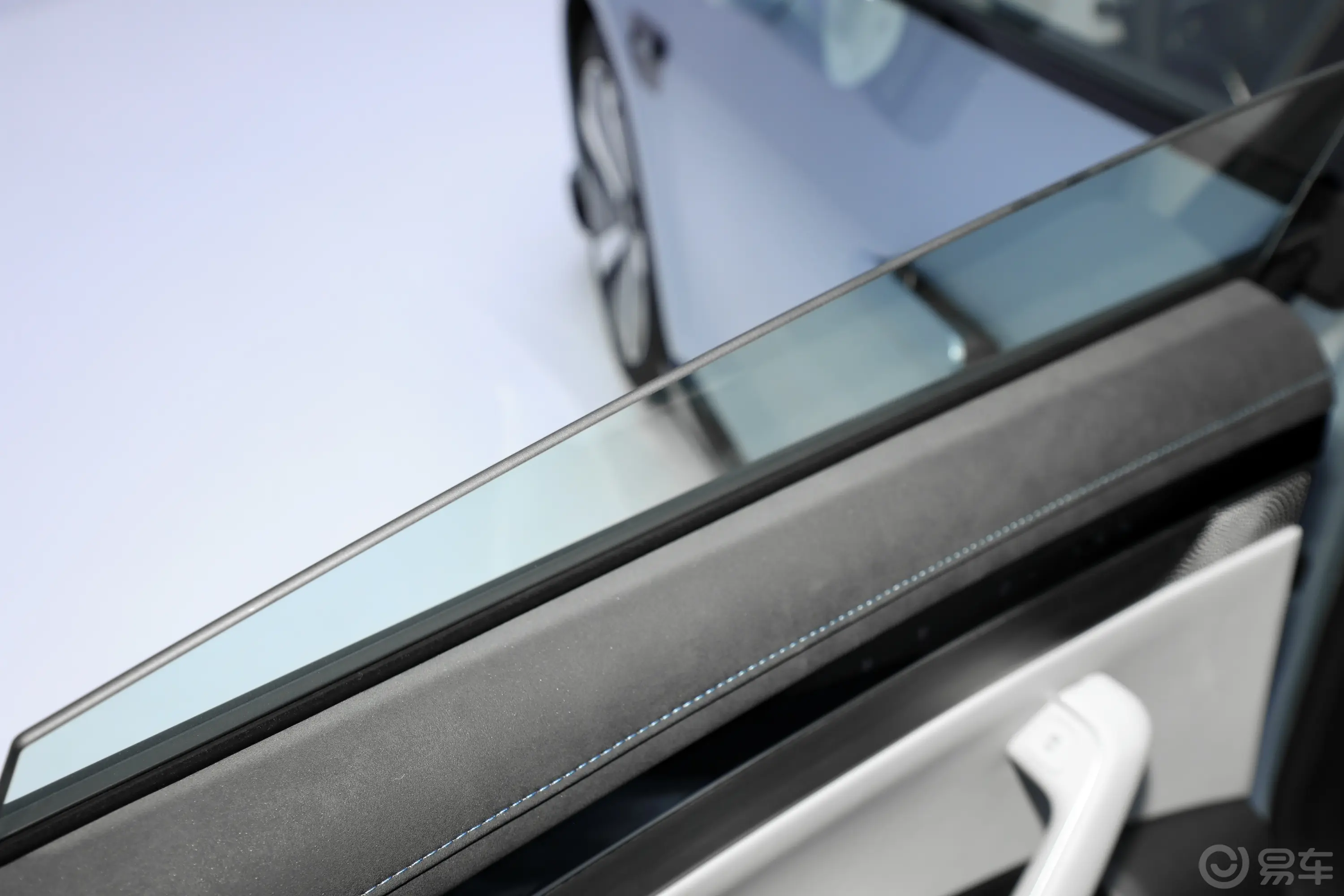 智界S7630km 四驱Max RS后排玻璃材质特写