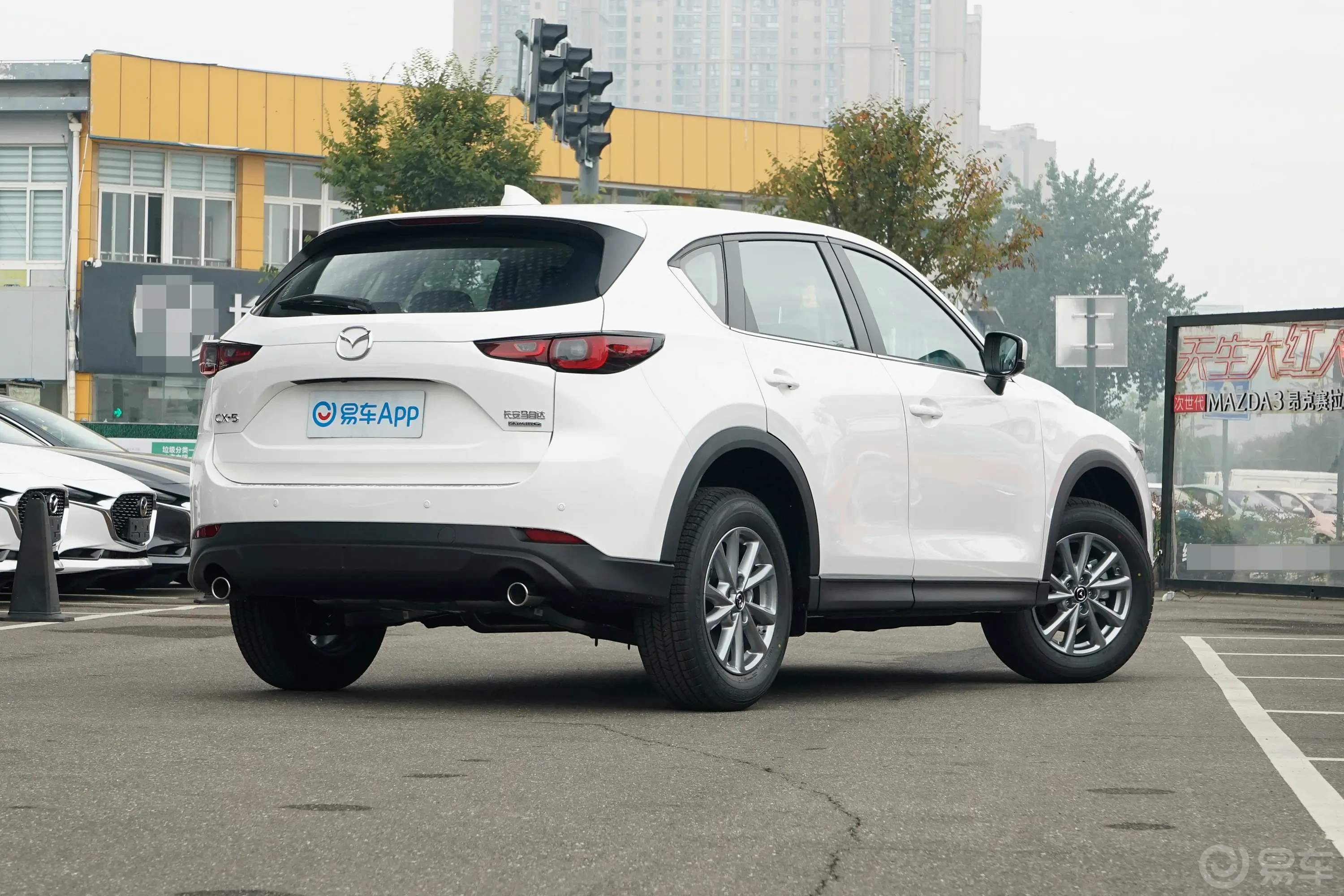 马自达CX-52.0L 两驱舒适型侧后45度车头向右水平