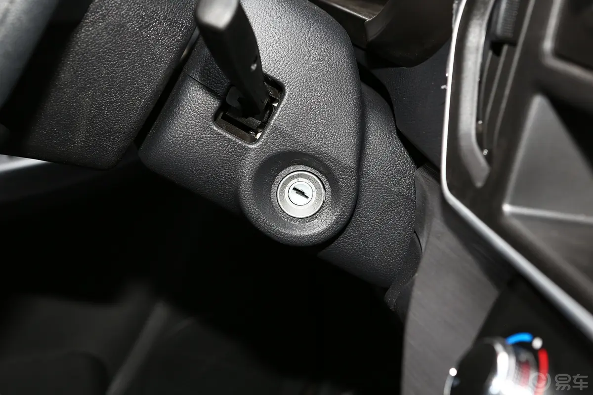 睿行M601.6L 客车舒适型 CNG钥匙孔或一键启动按键