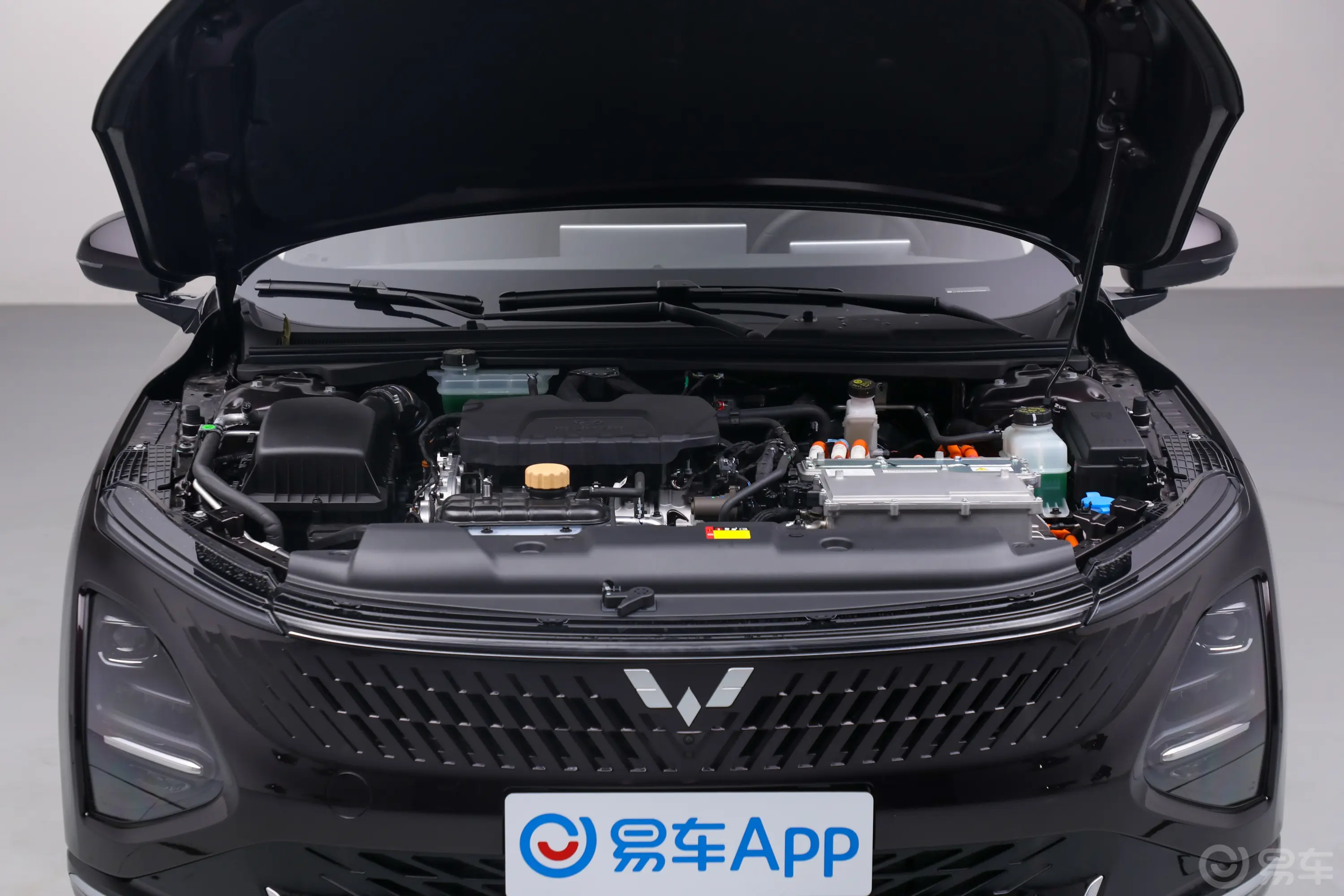 五菱星光1.5L 150km 进阶版发动机舱整体