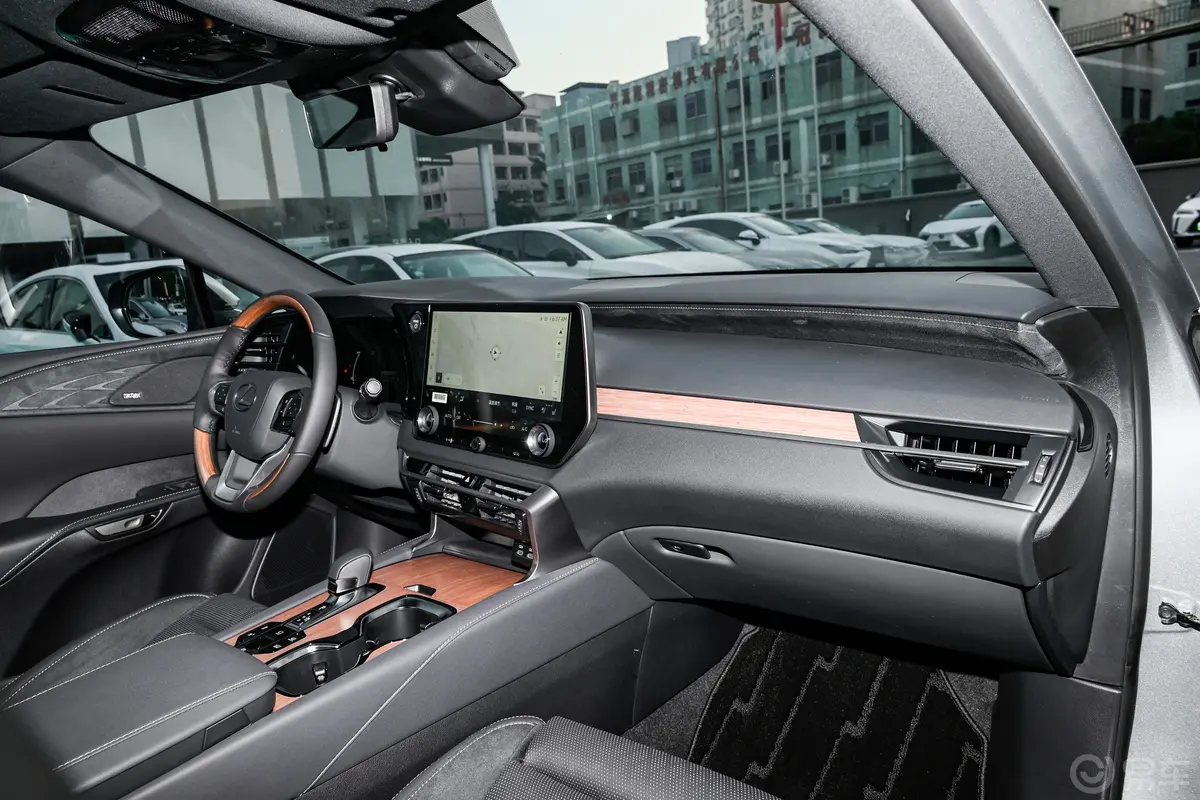 雷克萨斯RX 插电混动450h+ 畅享版内饰全景副驾驶员方向
