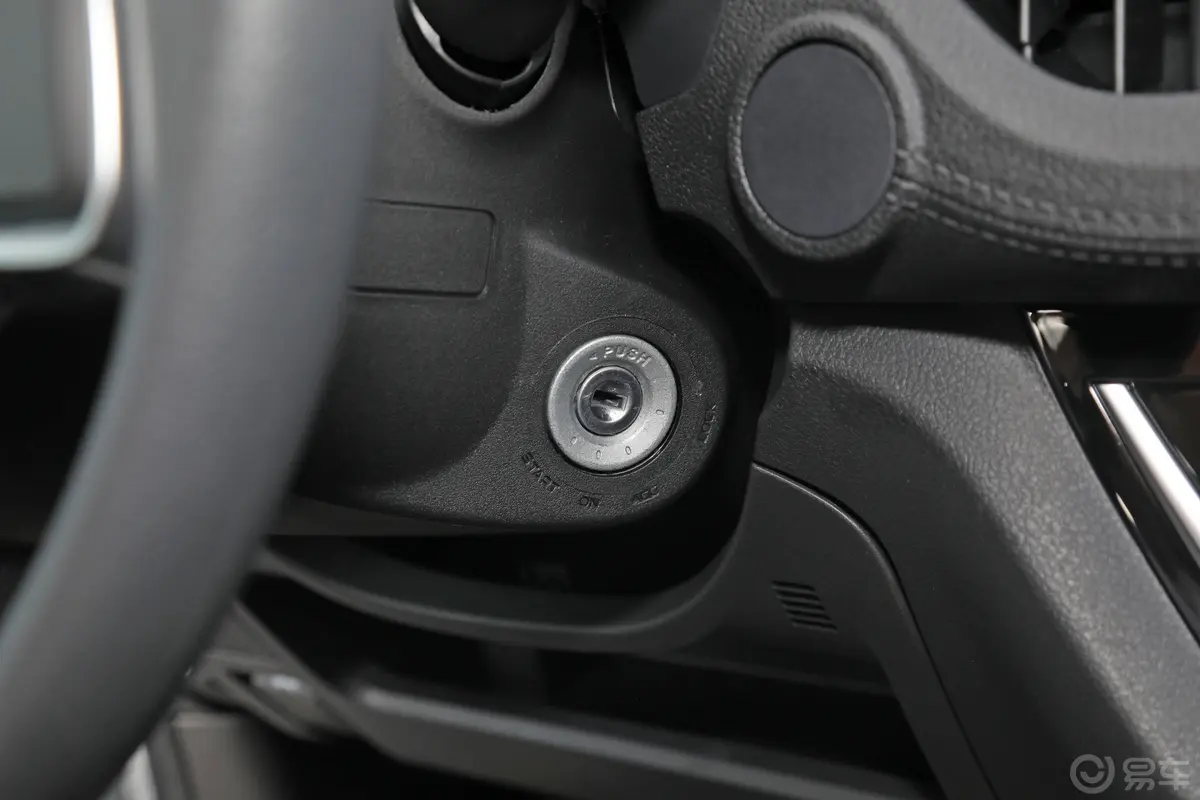 瑞迈2.5T 两驱标轴驰迈版 柴油钥匙孔或一键启动按键