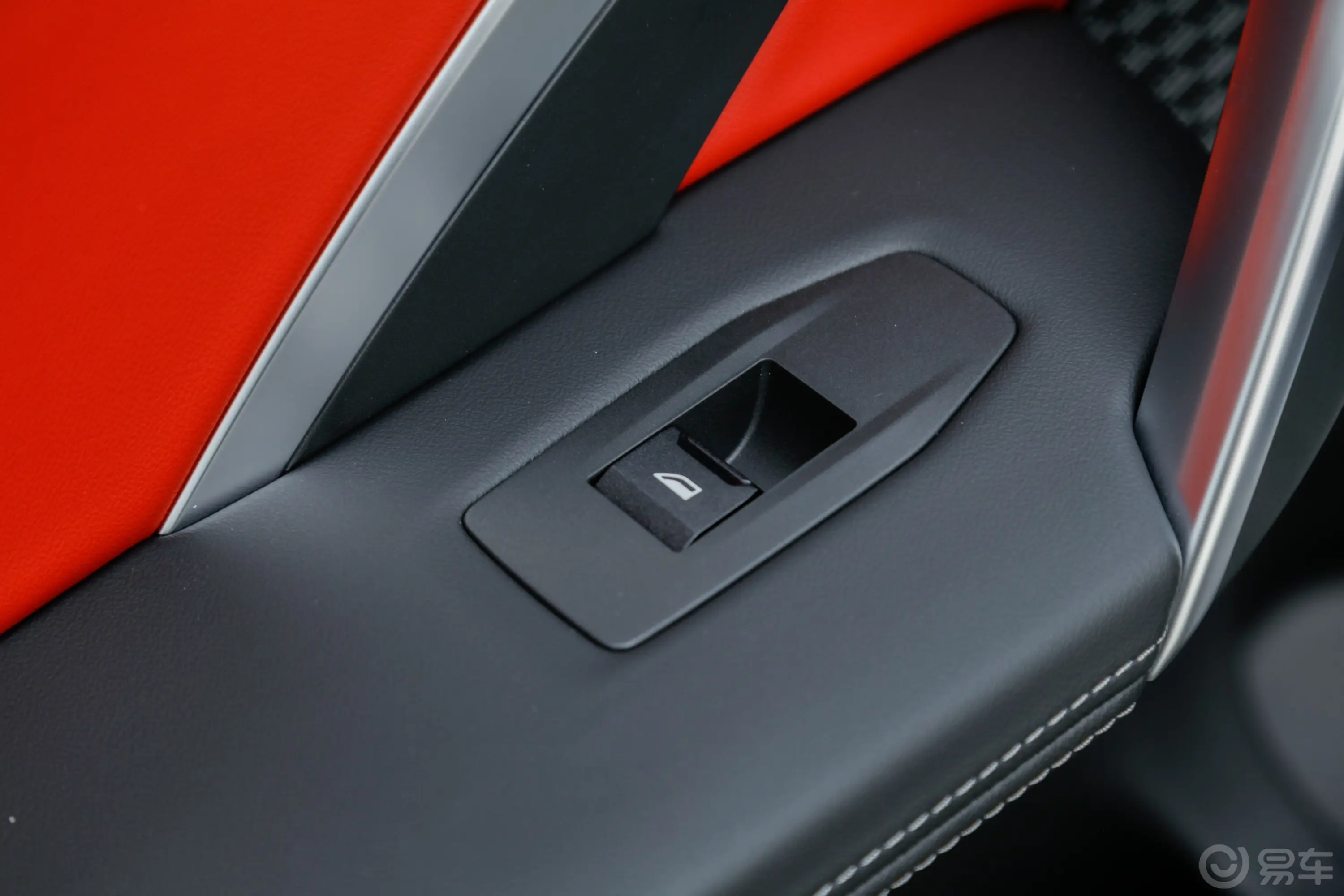 宝马X1sDrive20Li X设计套装后车窗调节