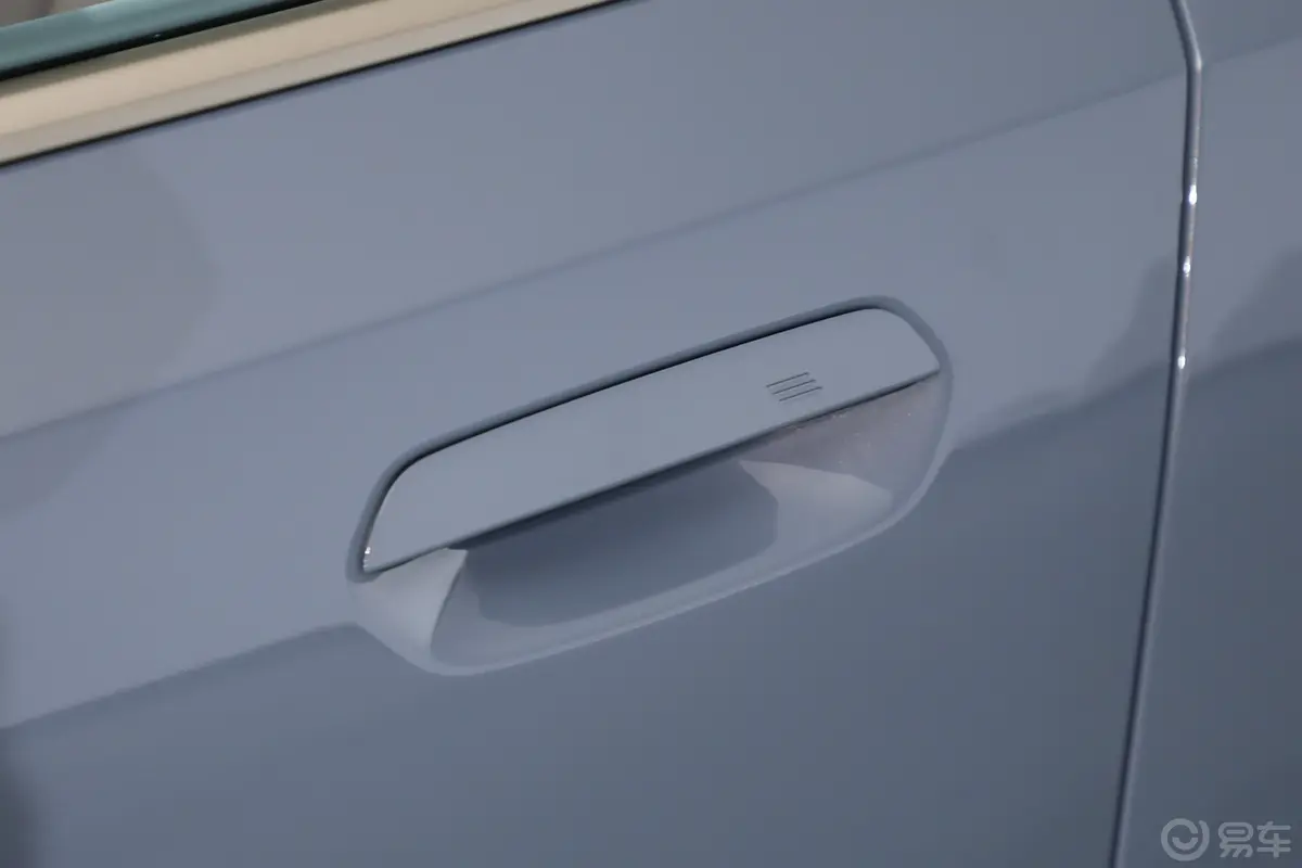 宝马i5eDrive 40L M运动套装驾驶员侧前门把手