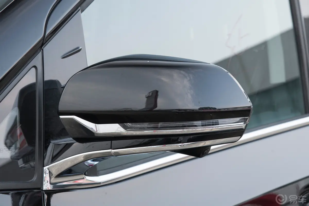大通G20改款 PLUS 2.0T 自动豪华版 7座 汽油主驾驶后视镜背面