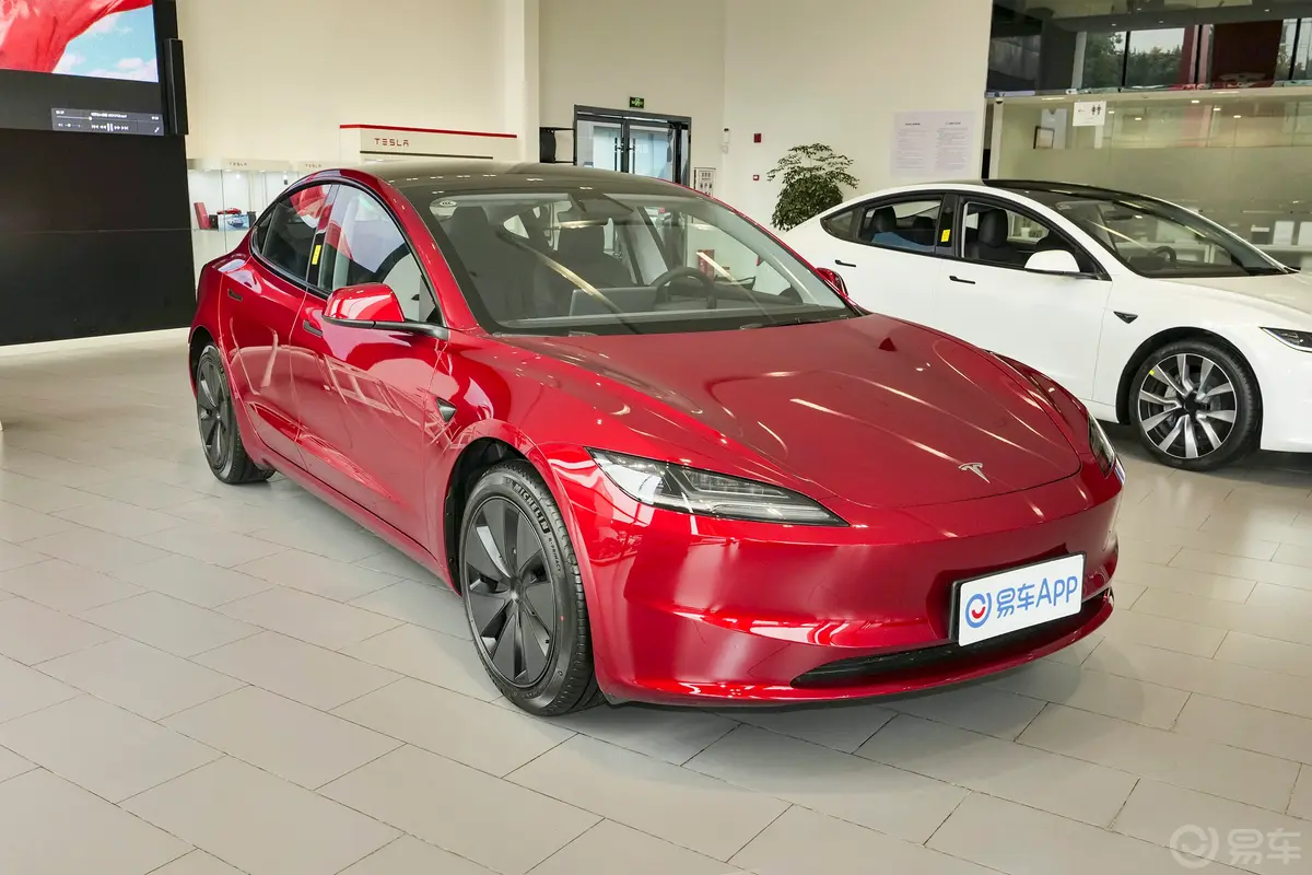 Model 3606km 后轮驱动版侧前45度车头向右水平