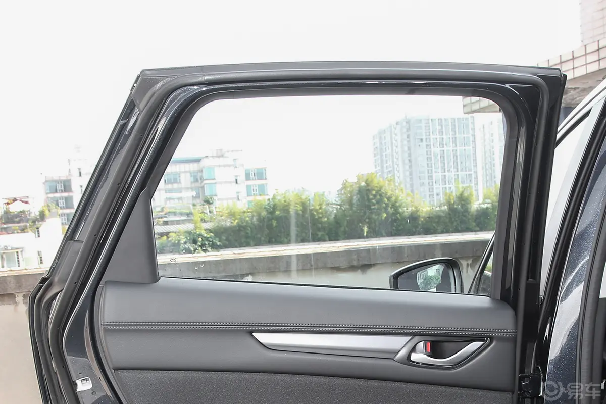 马自达CX-52.0L 两驱智尚Pro后排侧窗遮阳帘