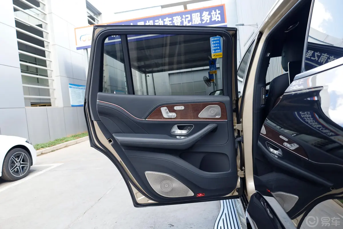 迈巴赫GLSGLS 600 4MATIC 礼尚版驾驶员侧后车门