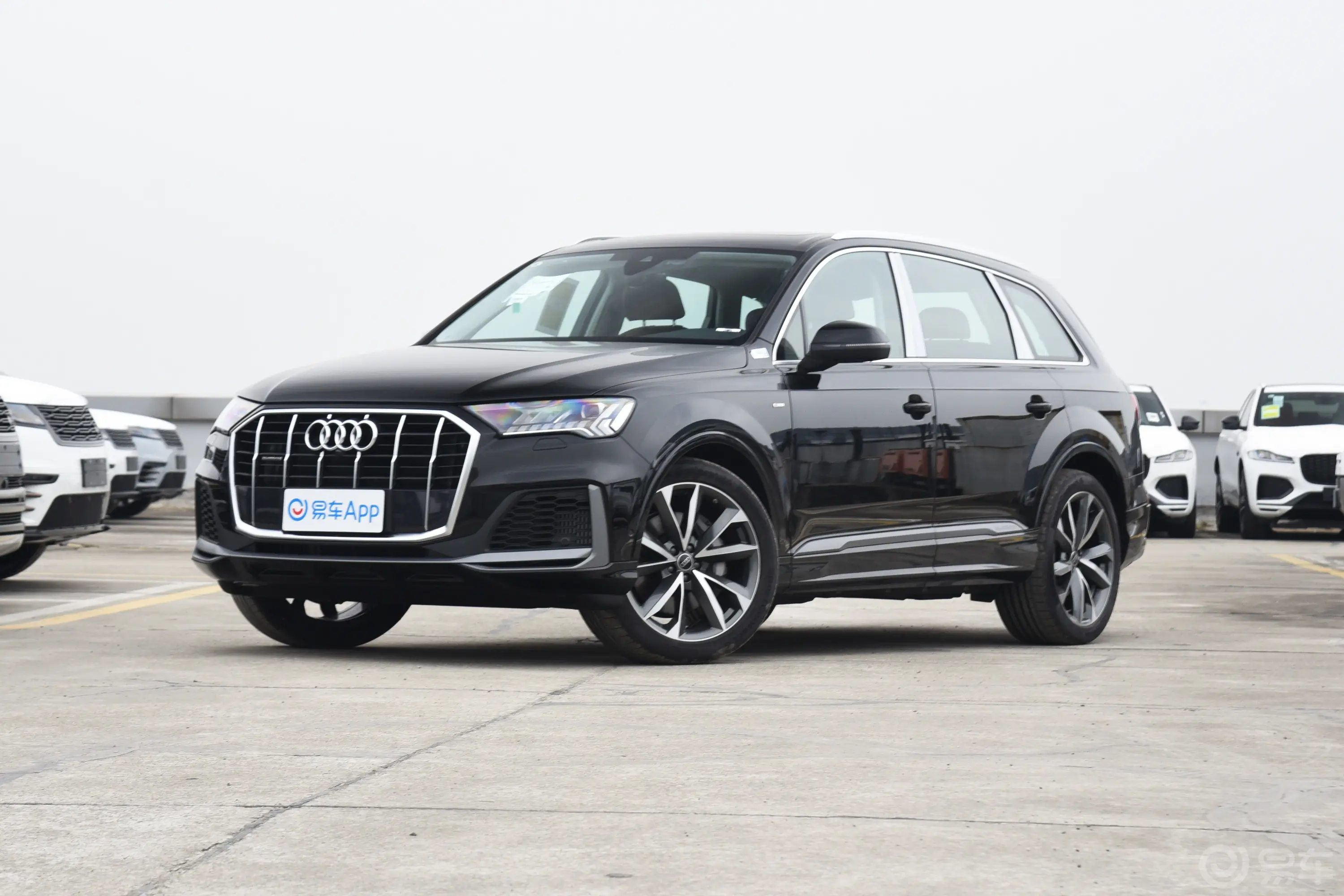 奥迪Q755 TFSI quattro S line运动型侧前45度车头向左水平