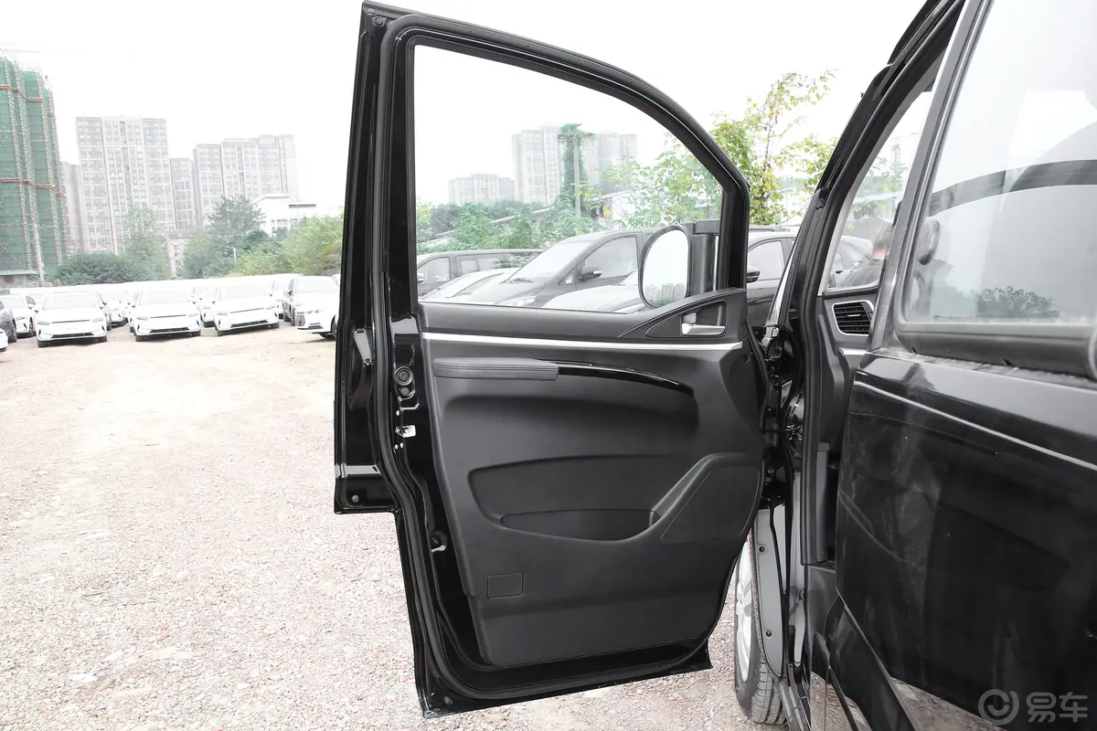 菱智M5L 1.5T 舒适型 9座驾驶员侧前车门