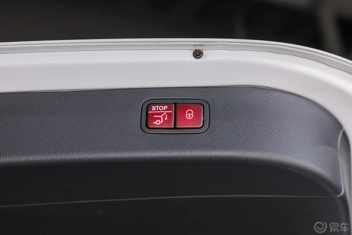 奔驰C级 AMGAMG C 43 4MATIC 旅行轿车 特别版电动尾门按键（手动扶手）
