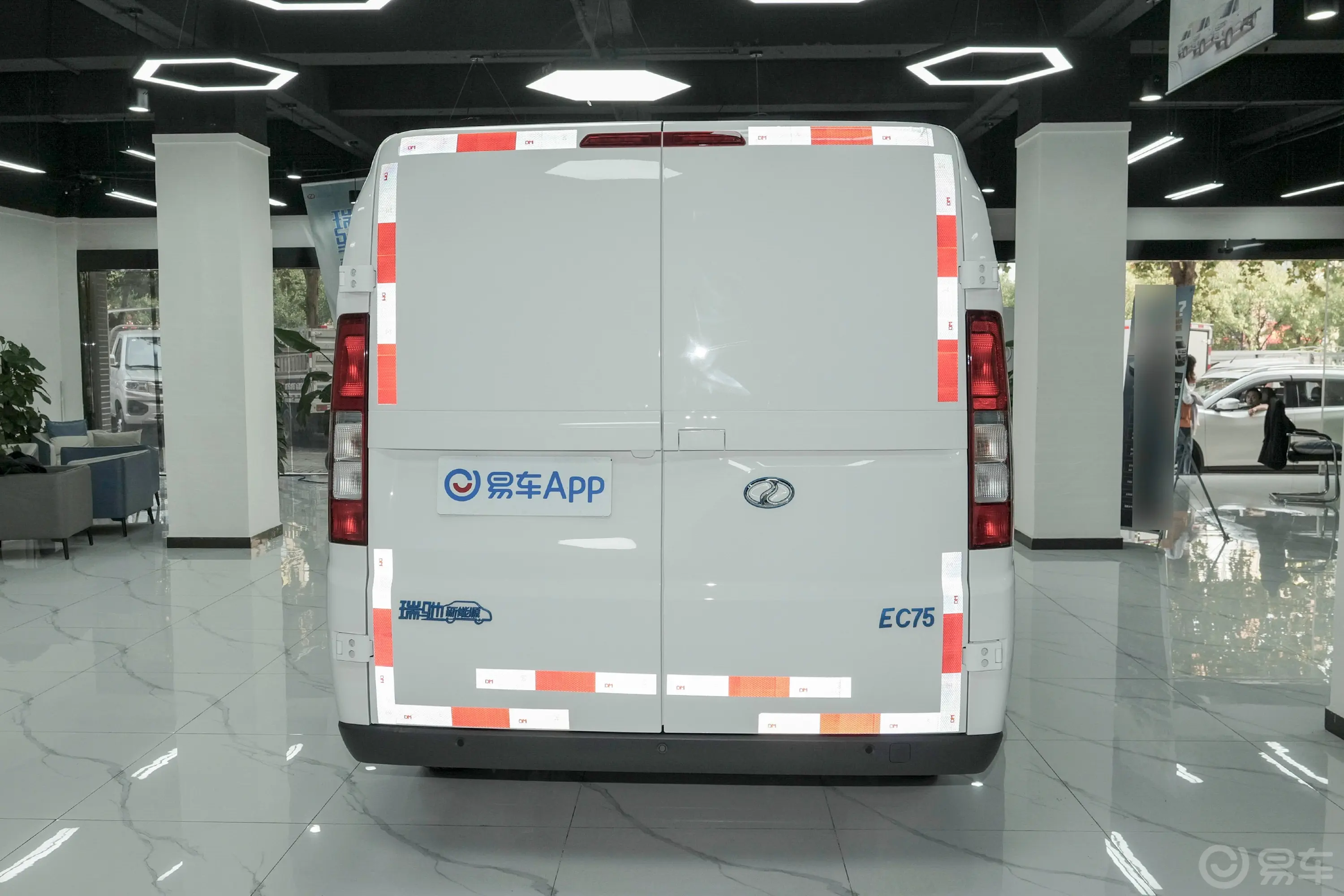 瑞驰新能源EC75252km 标准版先锋型I 41.85kWh正后水平