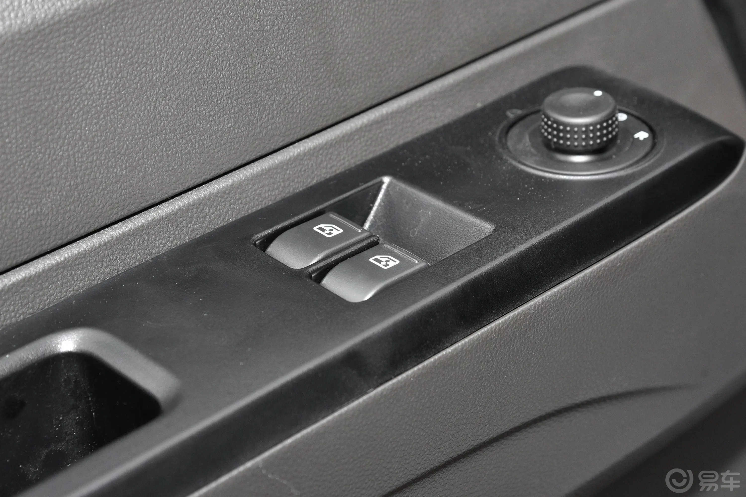 五菱荣光新卡2.0L 单排舒适型 2座 CNG车窗调节整体
