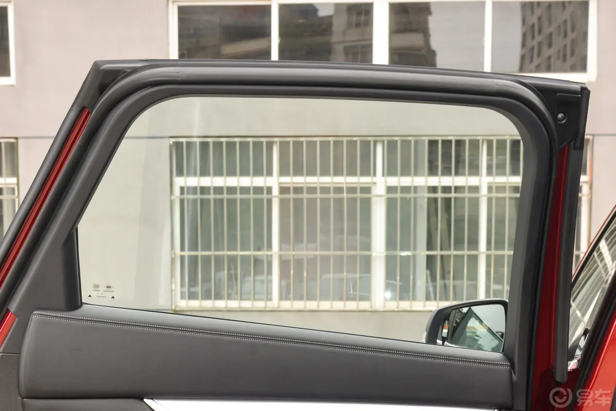 英菲尼迪QX502.0T 两驱时尚版后排侧窗遮阳帘