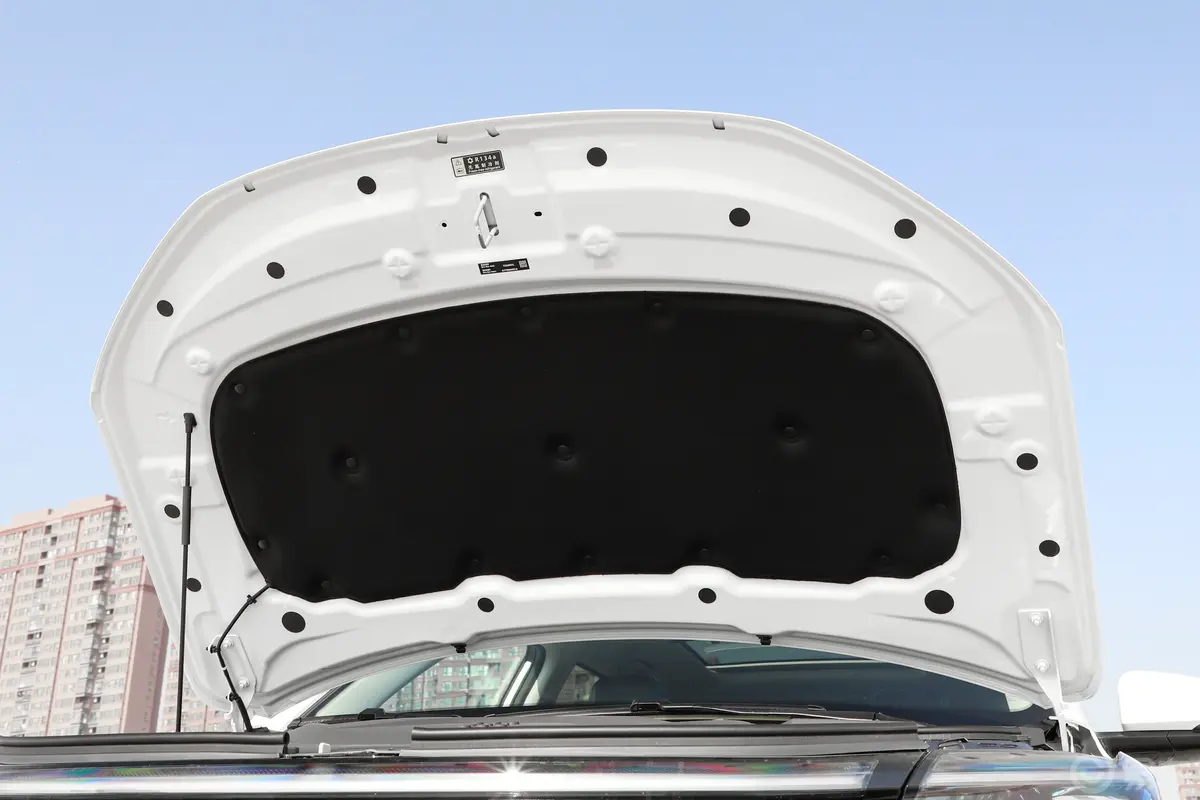 蓝电E51.5L 94km 旗舰型 7座前舱盖内侧